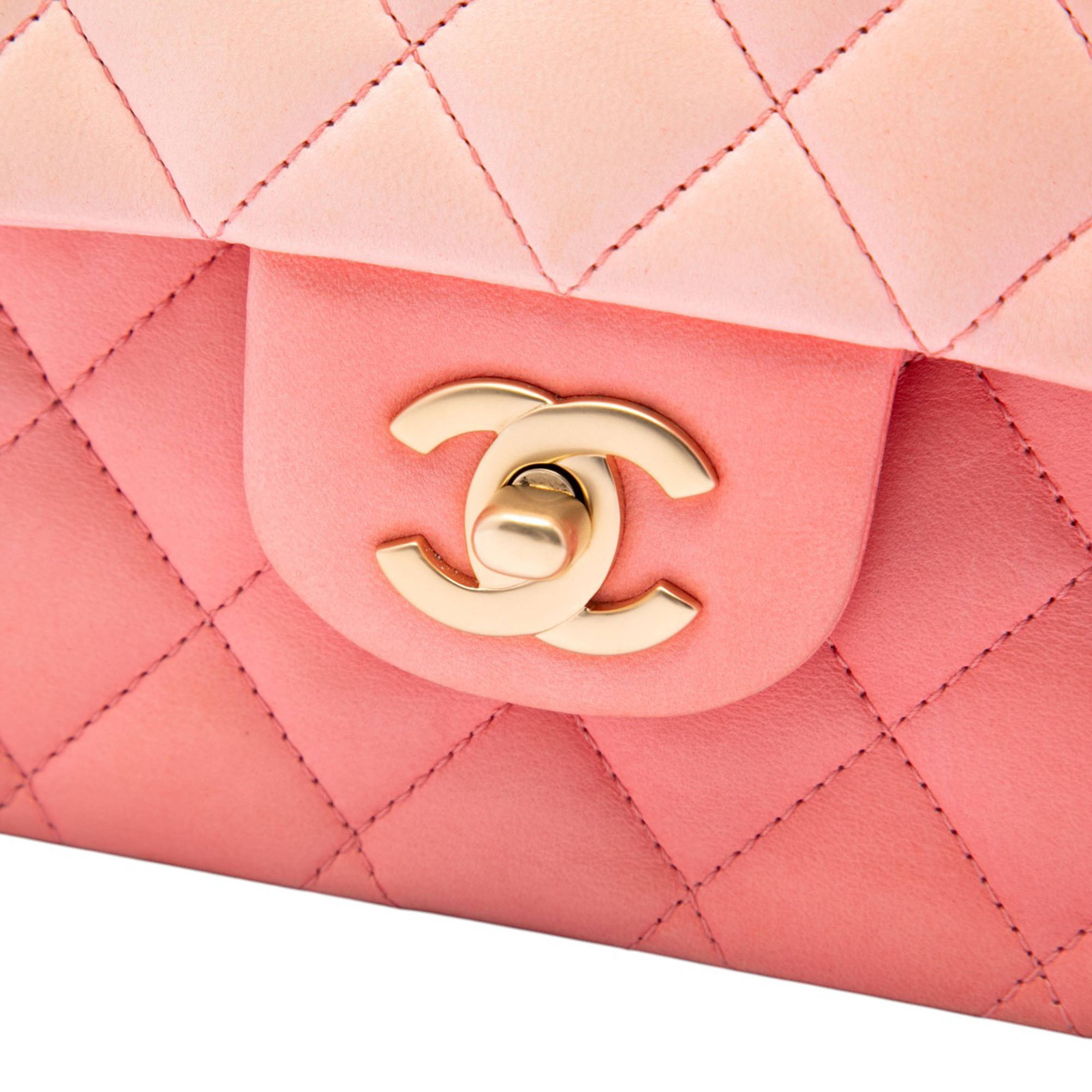 Chanel Medium Classic Ombre Lambskin Double Flap, från Luxclusif, i färgen rosa. Klicka för att öppna bilden i stort format
