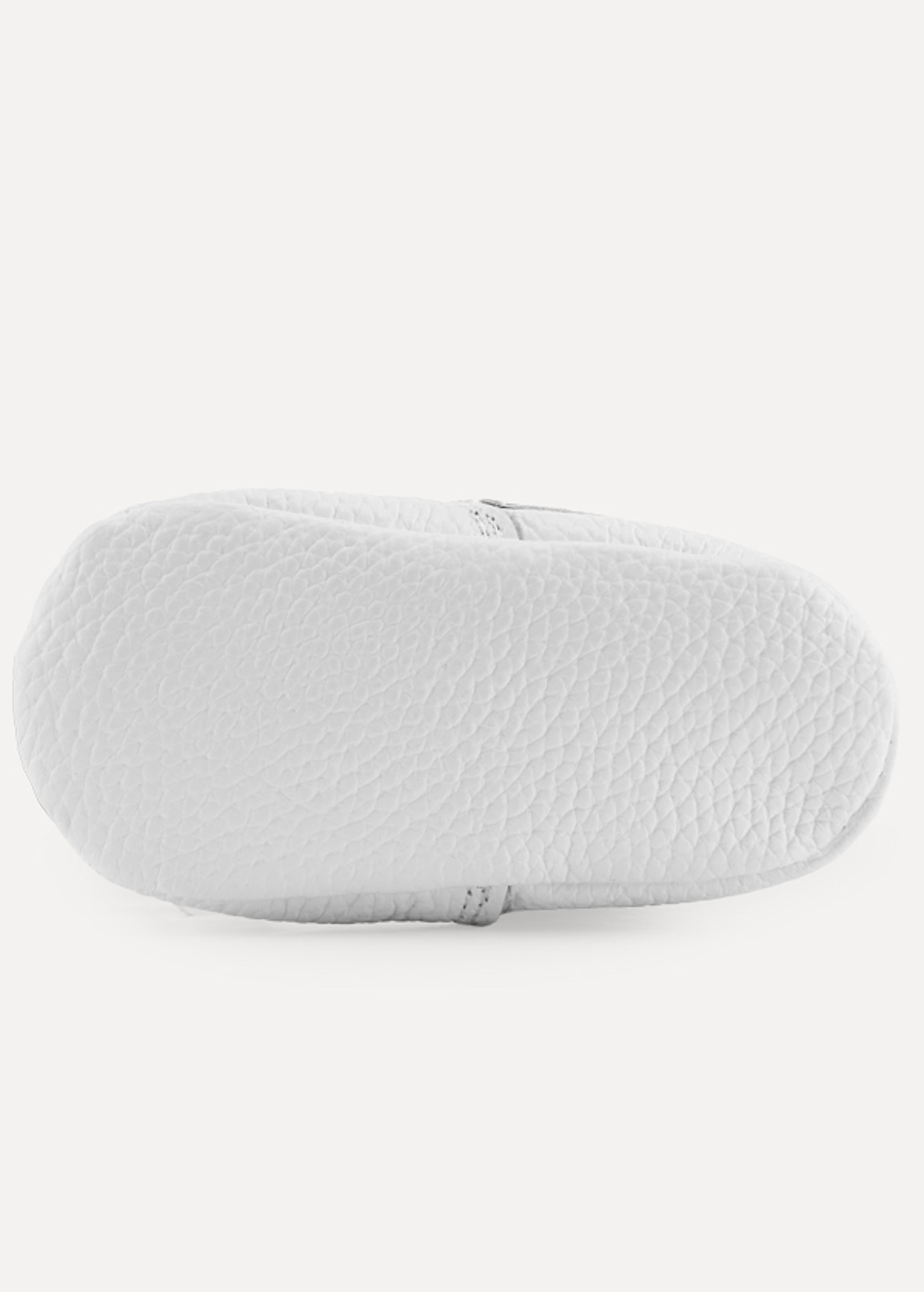 Larry Barefoot, från Minimoca, i färgen white. Klicka för att öppna bilden i stort format