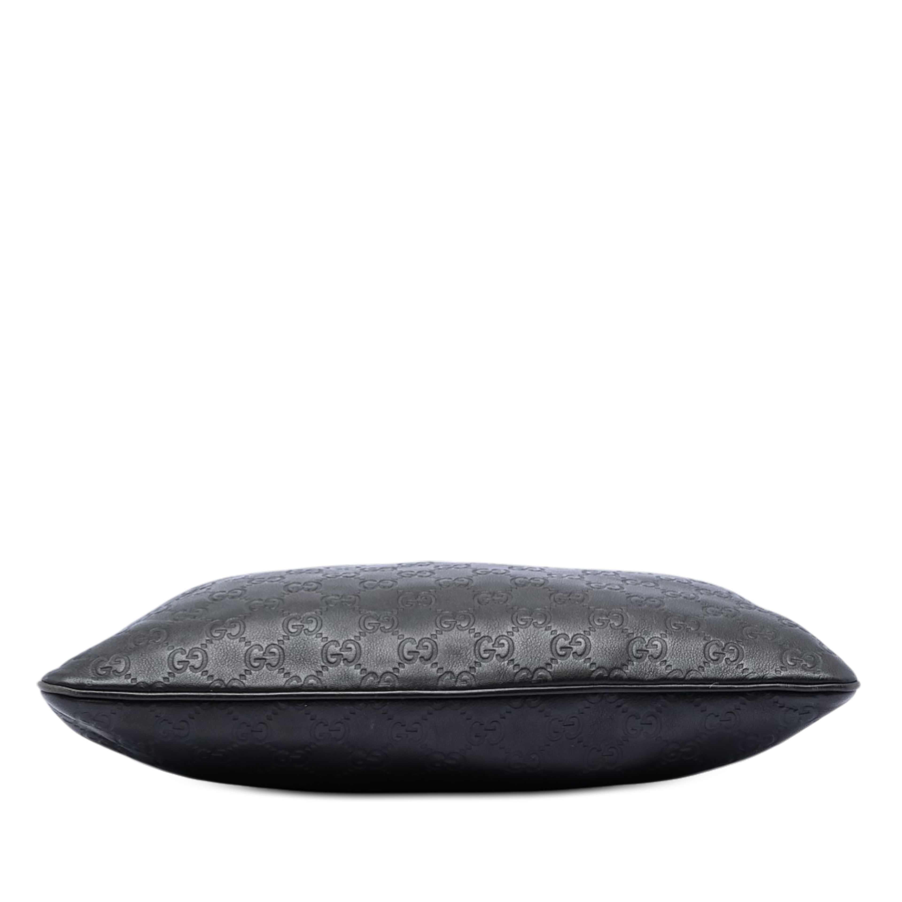 Gucci Guccissima Crossbody, från Luxclusif, i färgen black. Klicka för att öppna bilden i stort format