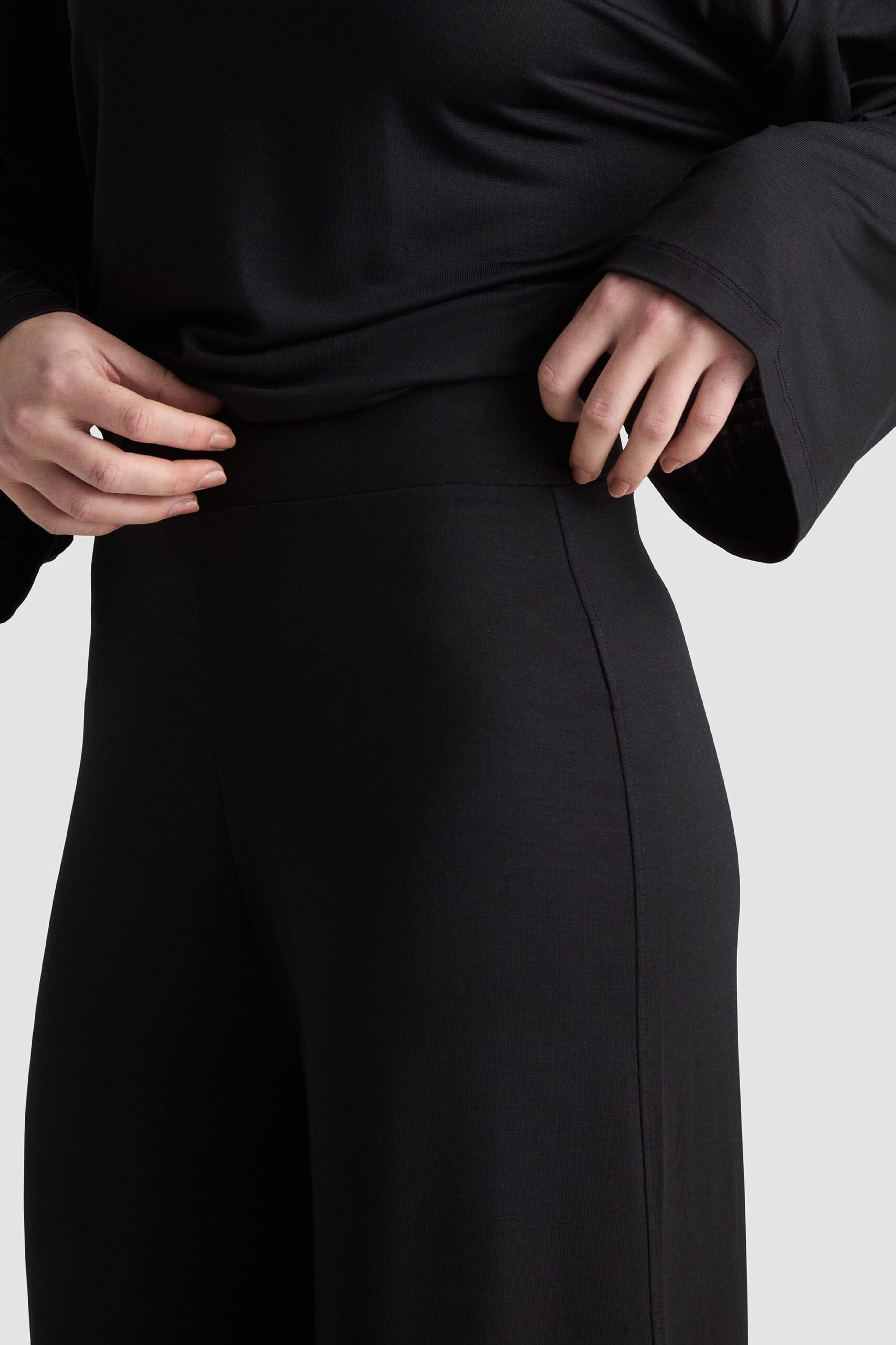 Celeste Pants - Black, från Residus, i färgen black. Klicka för att öppna bilden i stort format