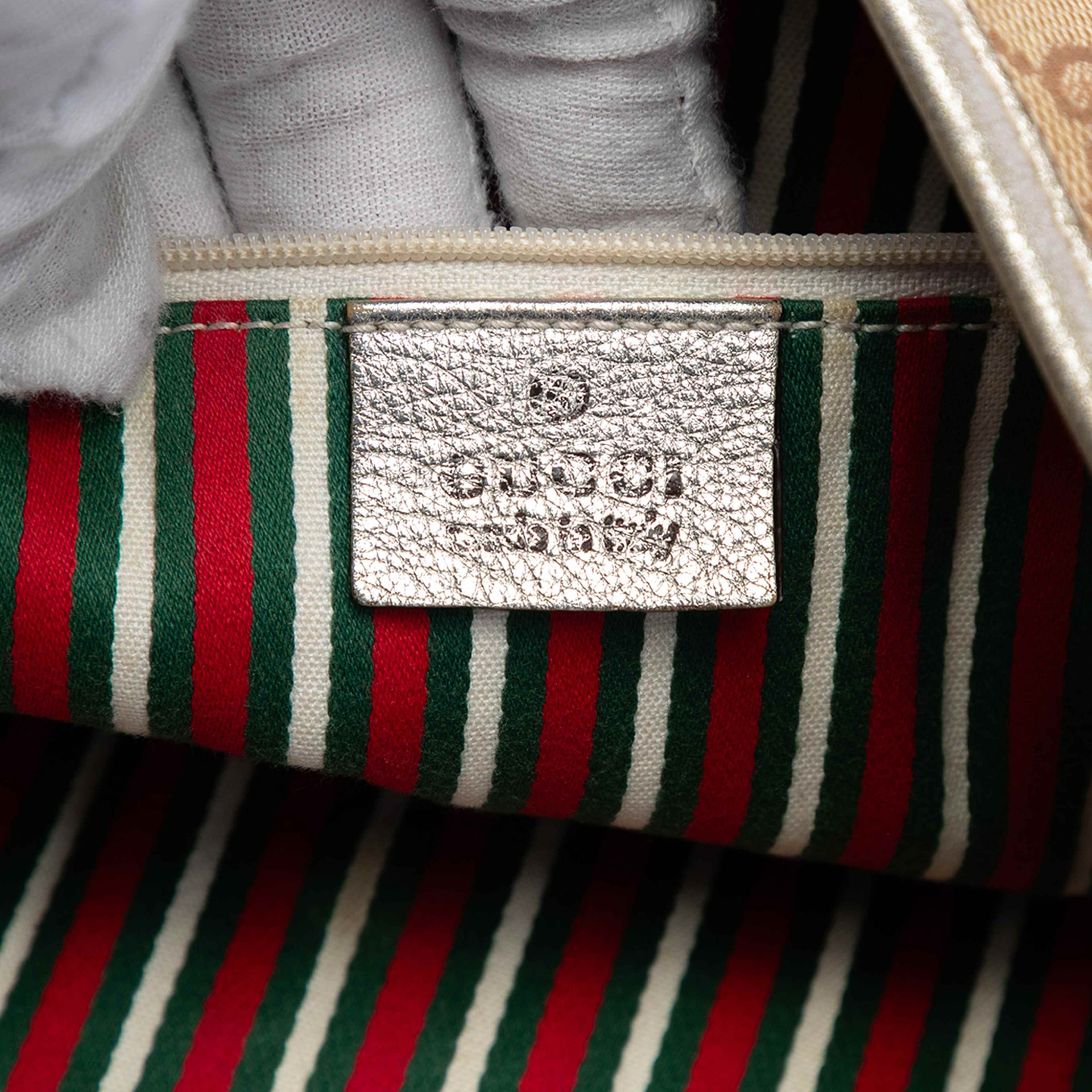 Gucci Gg Canvas Abbey D Ring Crossbody, från Luxclusif, i färgen beige. Klicka för att öppna bilden i stort format