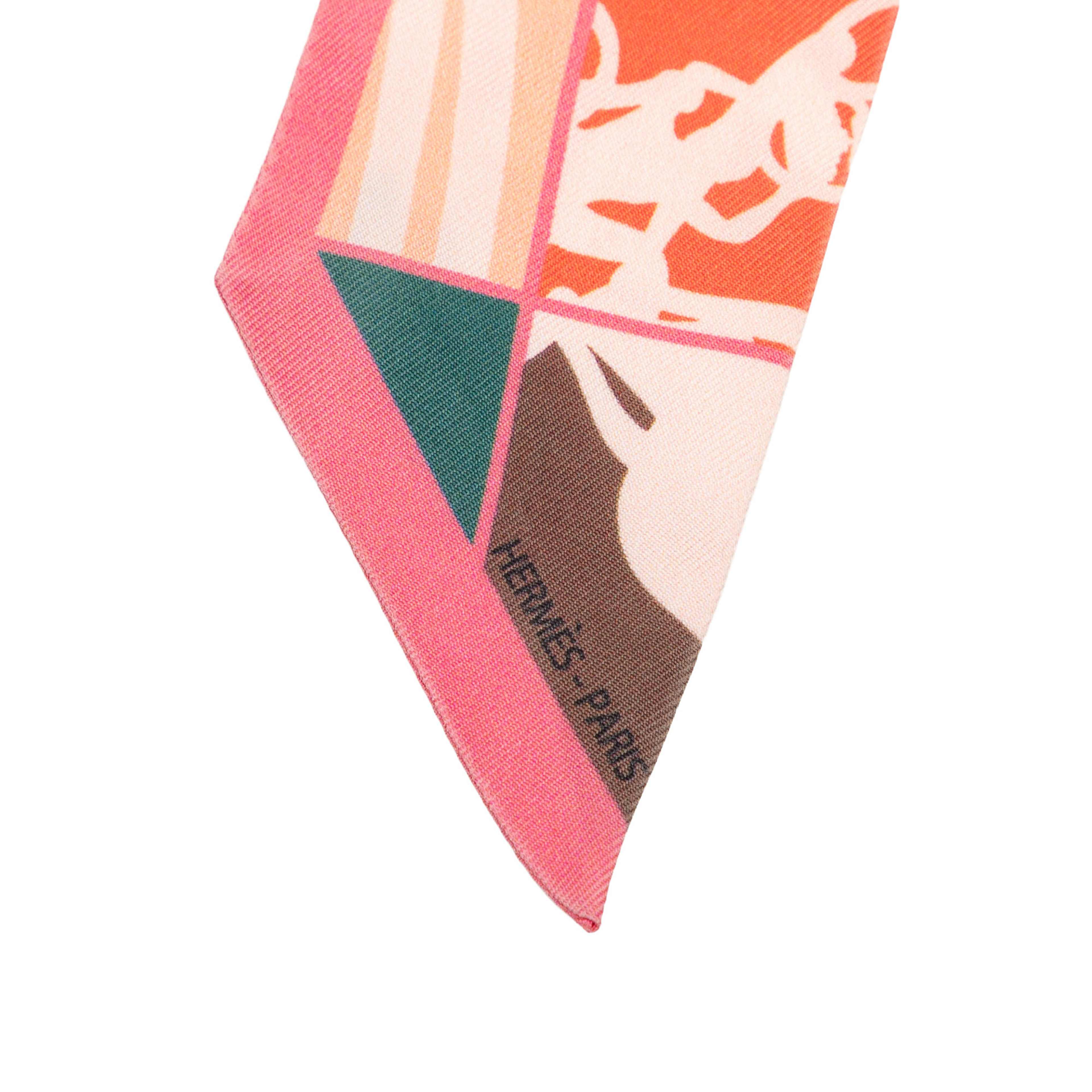Hermès En Desordre Silk Twilly Scarf, från Luxclusif, i färgen rosa. Klicka för att öppna bilden i stort format
