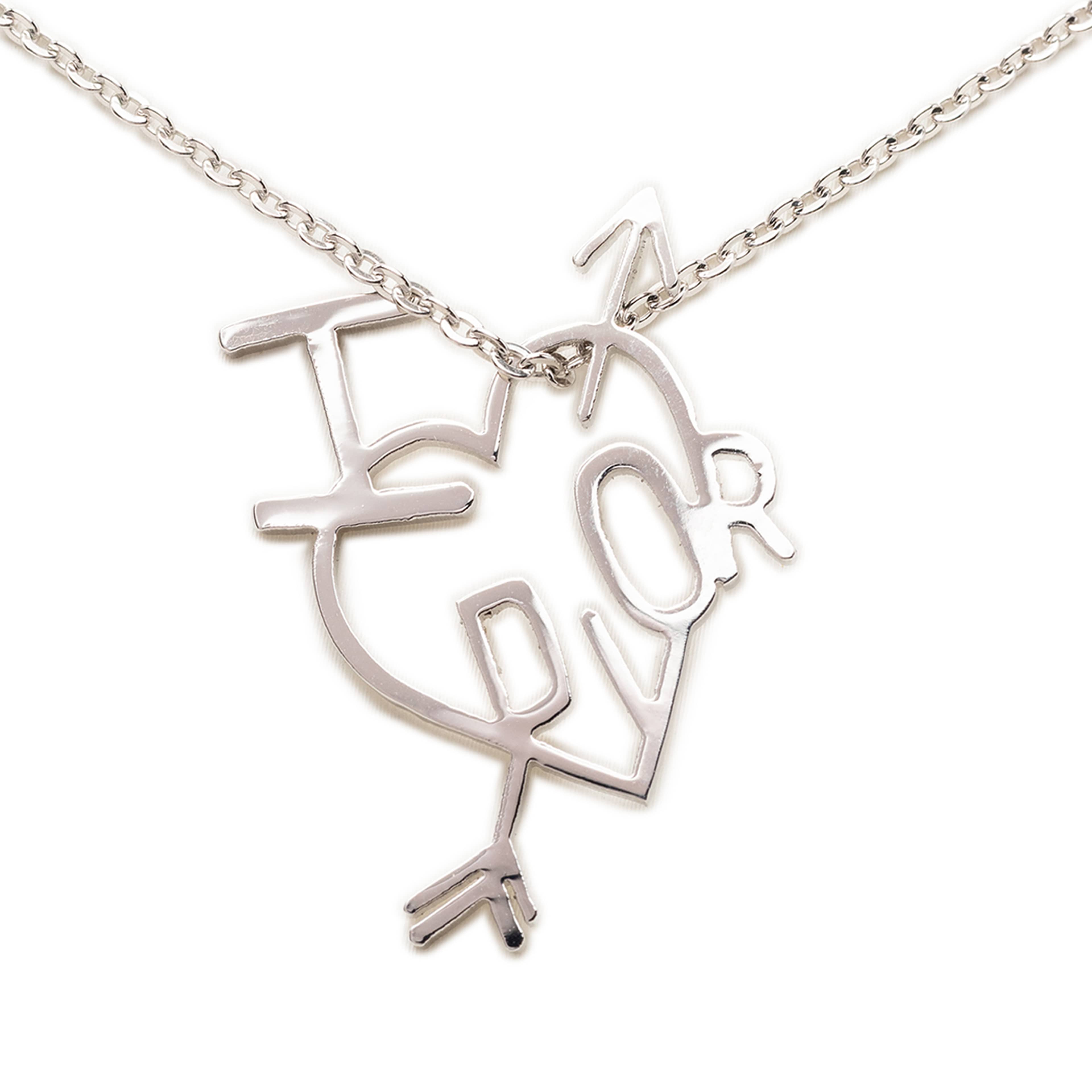Dior Brass I Love Dior Heart Arrow Pendant Necklace, från Luxclusif, i färgen silver. Klicka för att öppna bilden i stort format