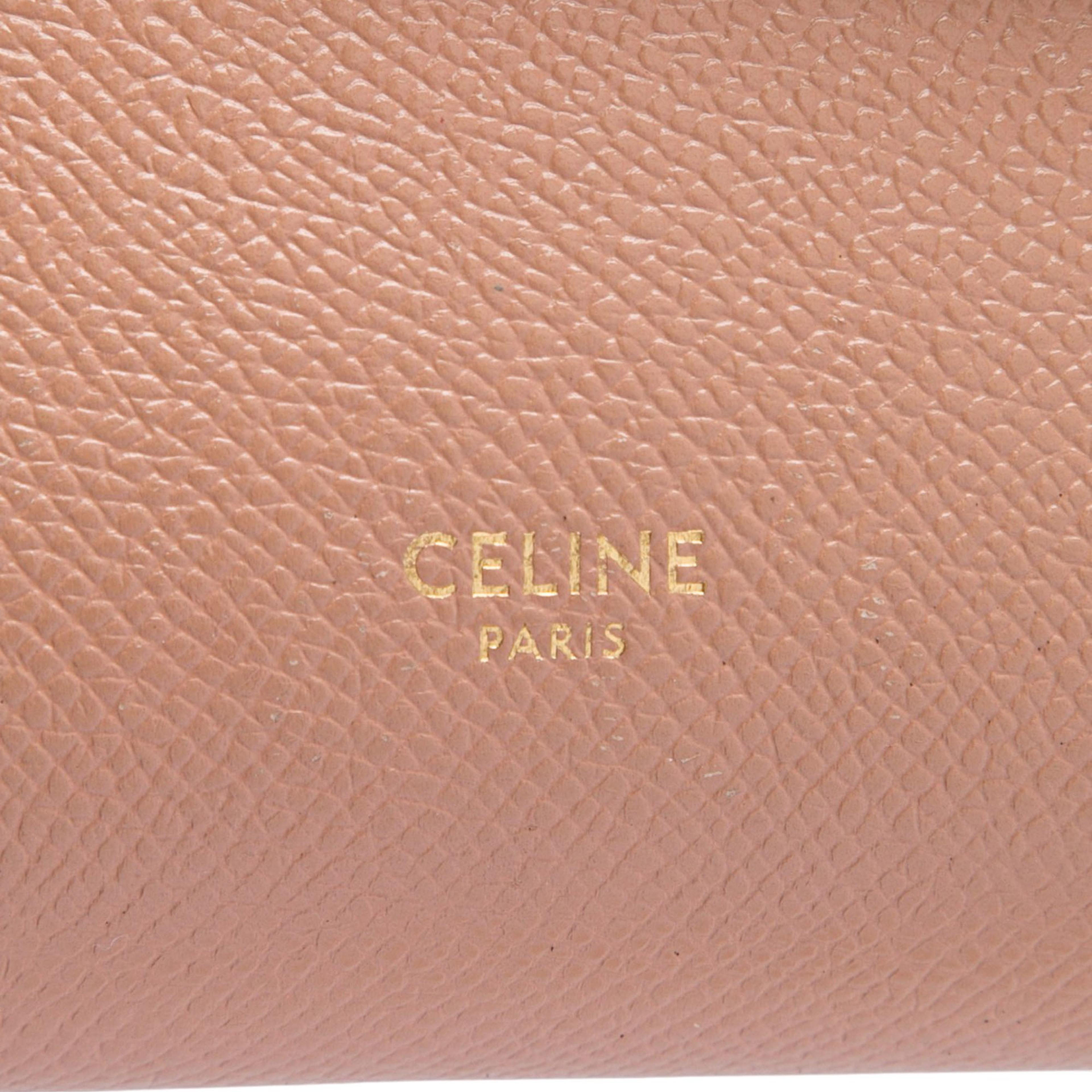 Celine Pico Grained Calfskin Belt Bag, från Luxclusif, i färgen brun. Klicka för att öppna bilden i stort format