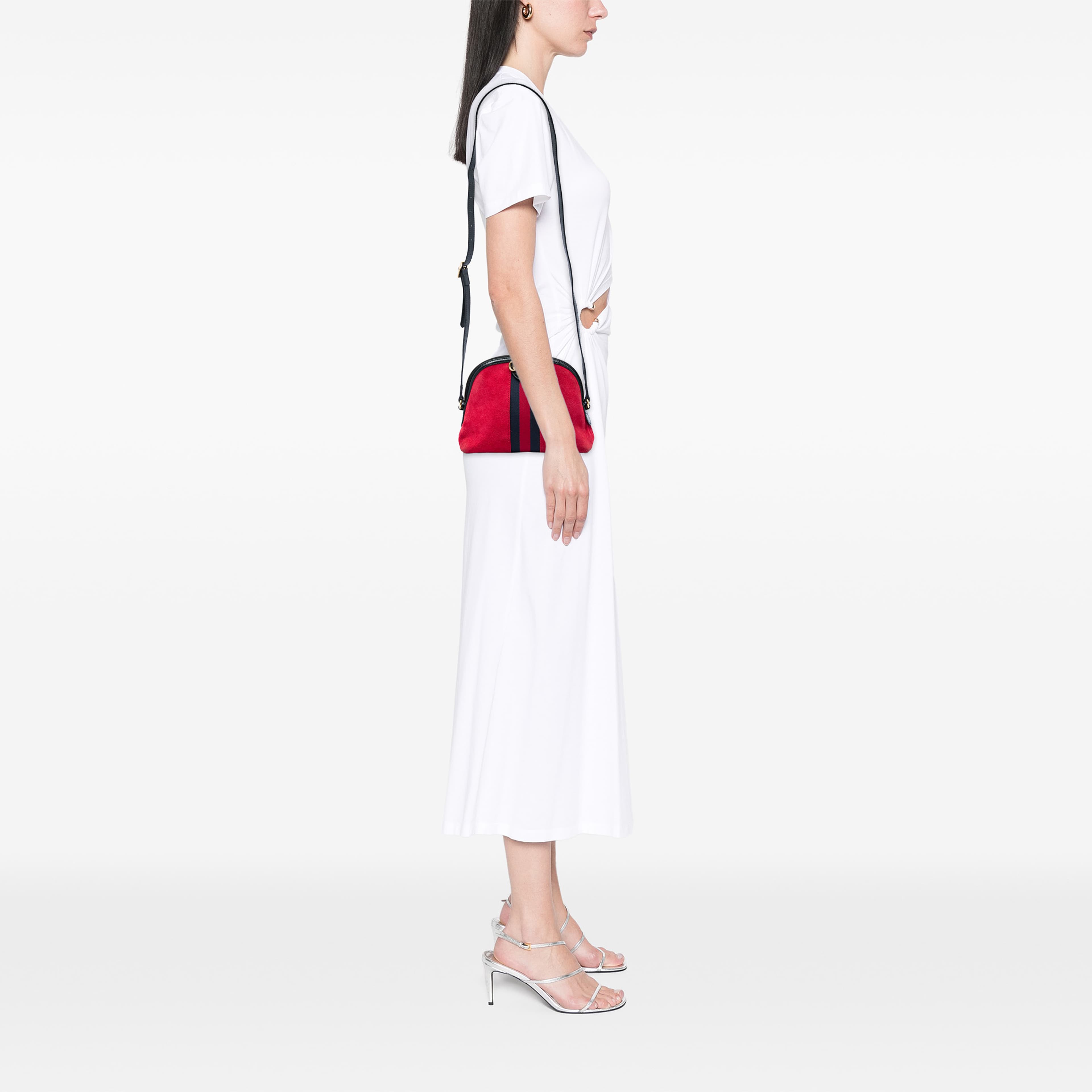 Gucci Small Suede Web Ophidia Dome Crossbody, från Luxclusif, i färgen röd. Klicka för att öppna bilden i stort format