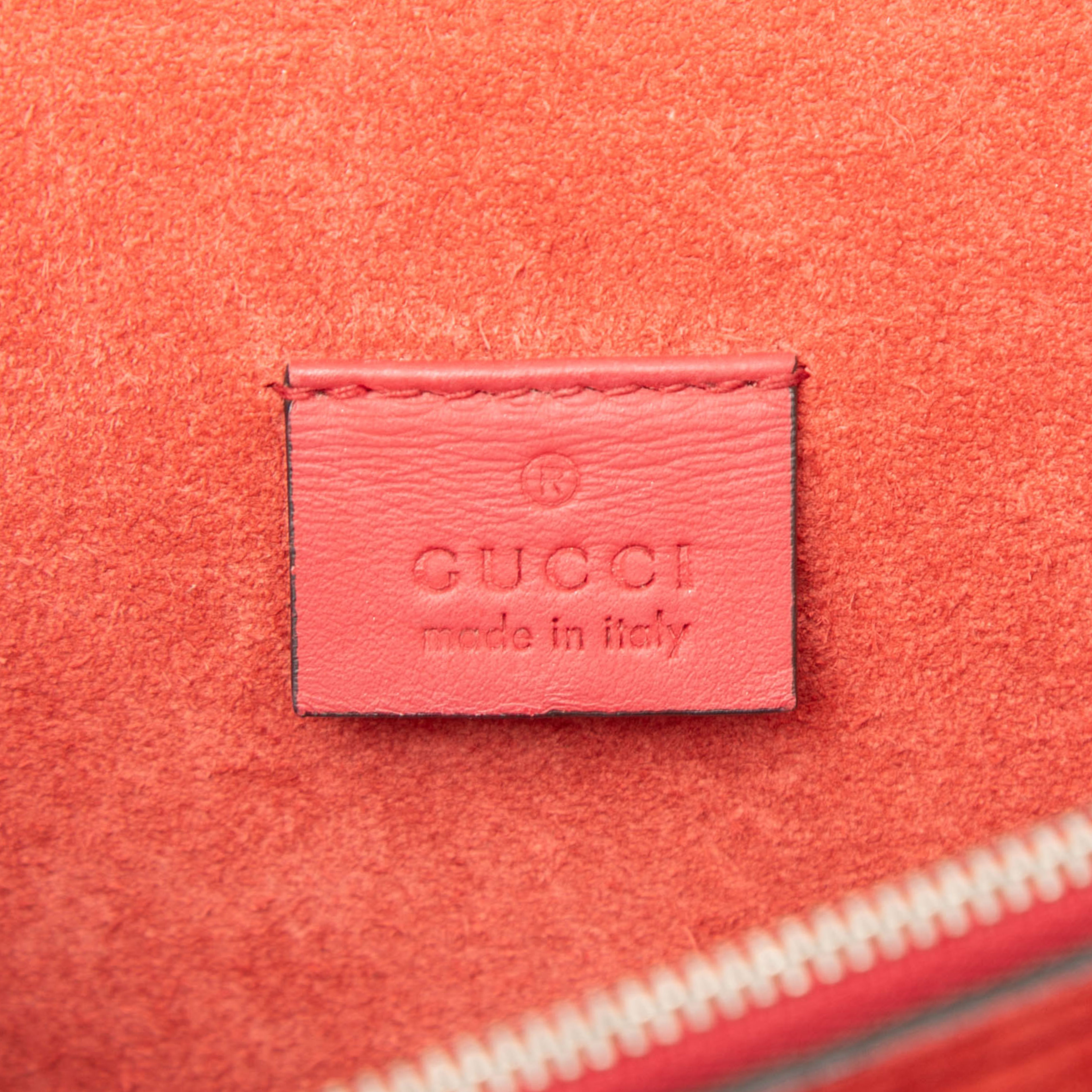 Gucci Medium Gg Supreme Dionysus Shoulder Bag, från Luxclusif, i färgen beige. Klicka för att öppna bilden i stort format