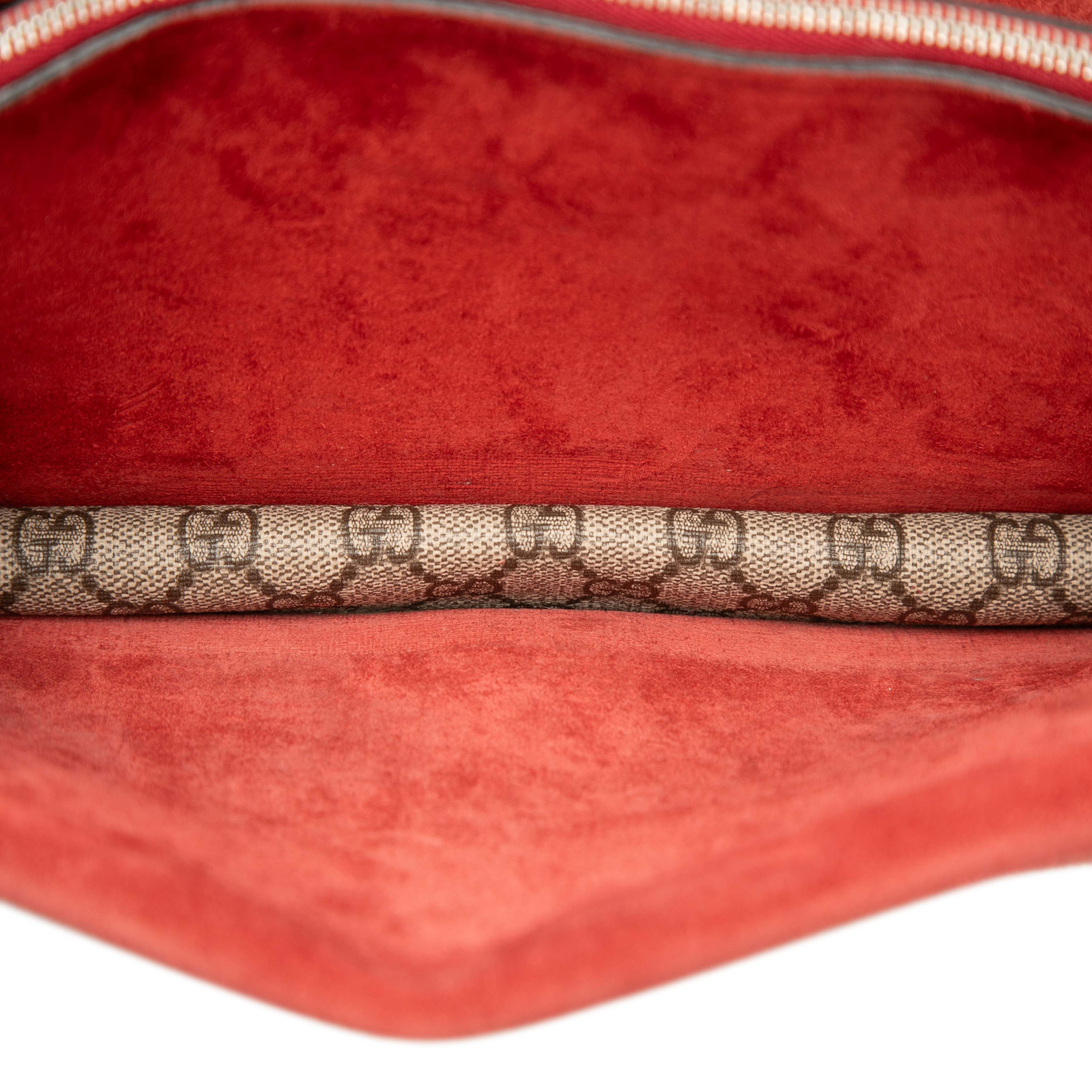 Gucci Medium Gg Supreme Dionysus Shoulder Bag, från Luxclusif, i färgen beige. Klicka för att öppna bilden i stort format
