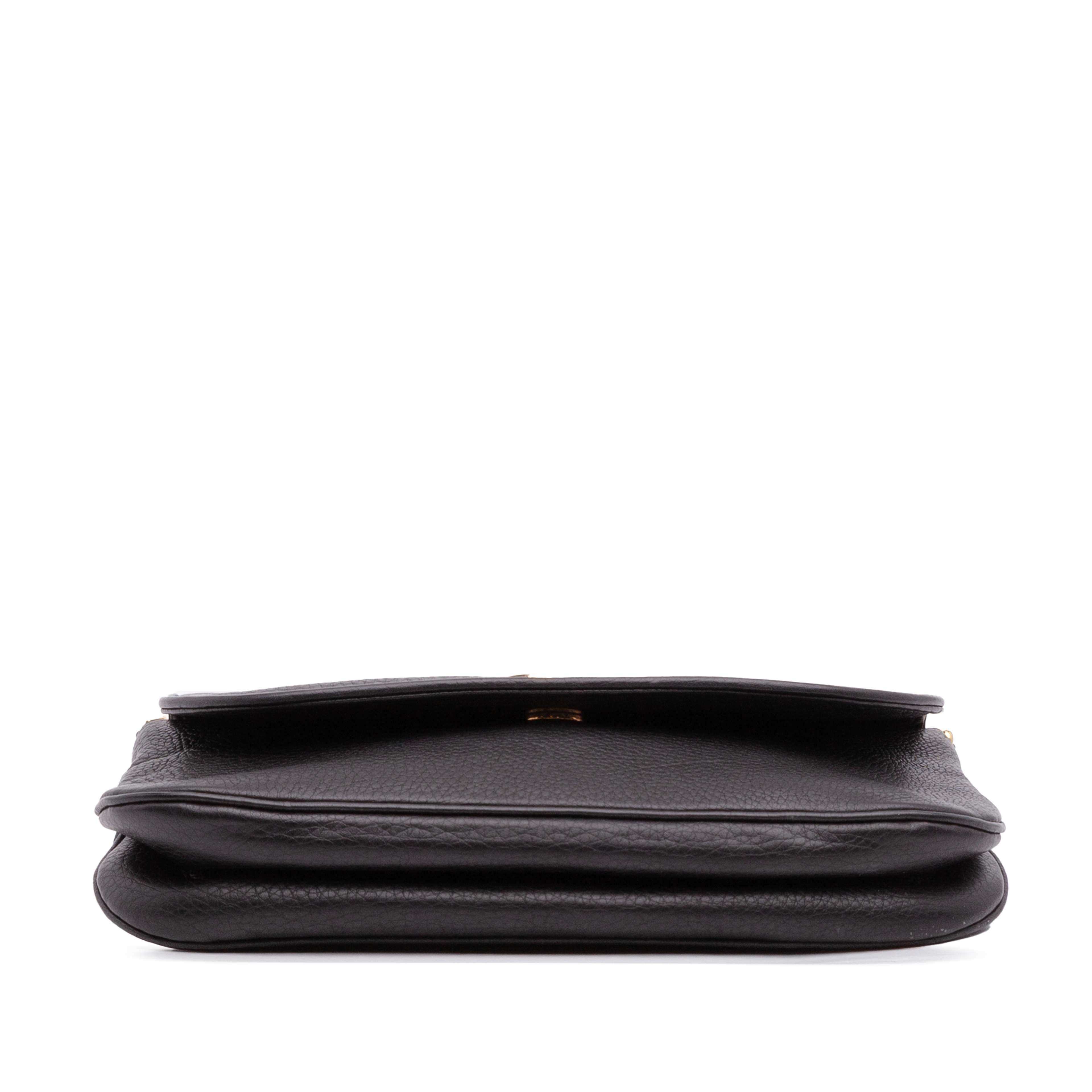 Gucci Medium Leather 1973 Chain Shoulder Bag, från Luxclusif, i färgen black. Klicka för att öppna bilden i stort format