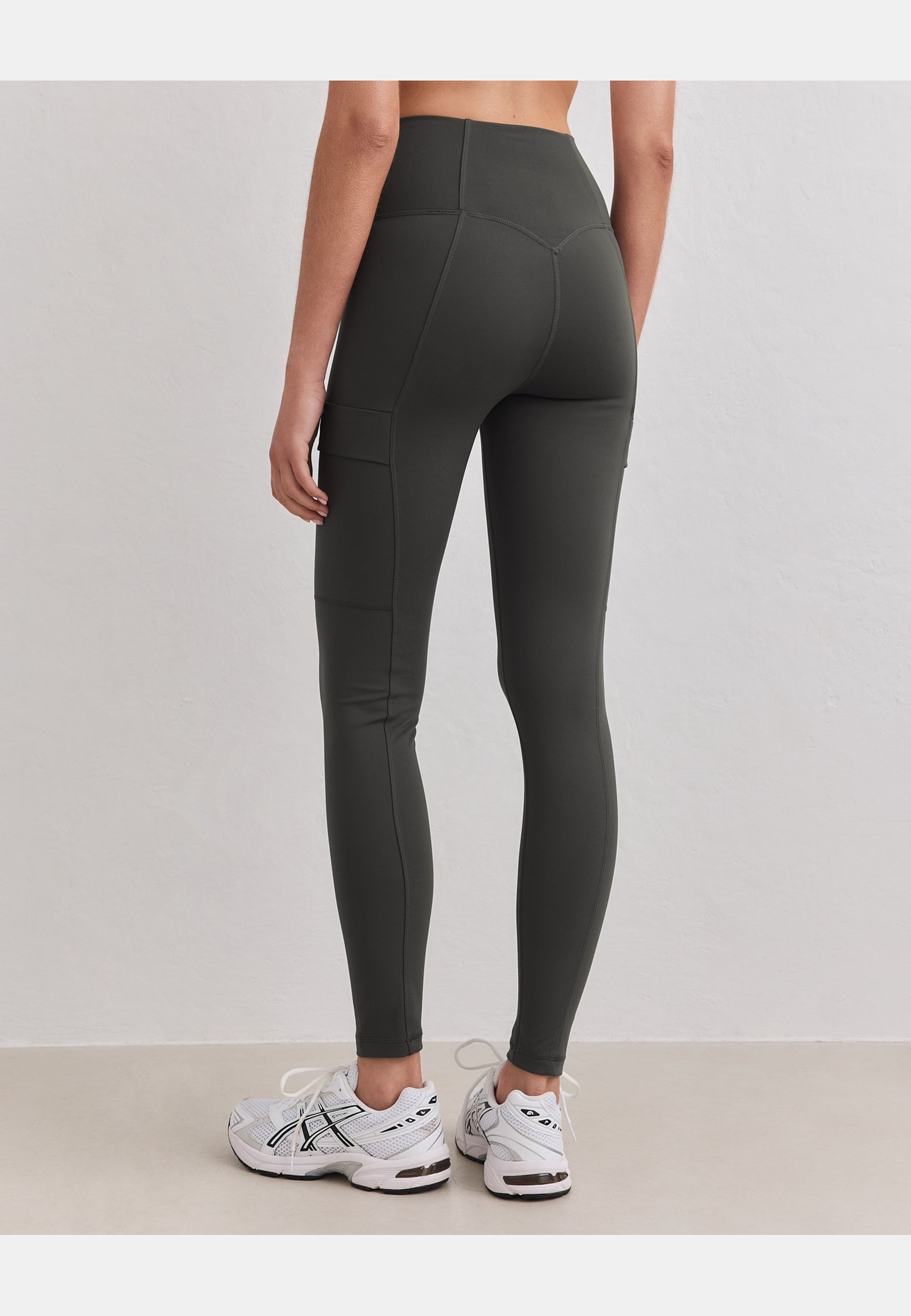 Warming Pocket Tights, från aim'n, i färgen dark ivy. Klicka för att öppna bilden i stort format