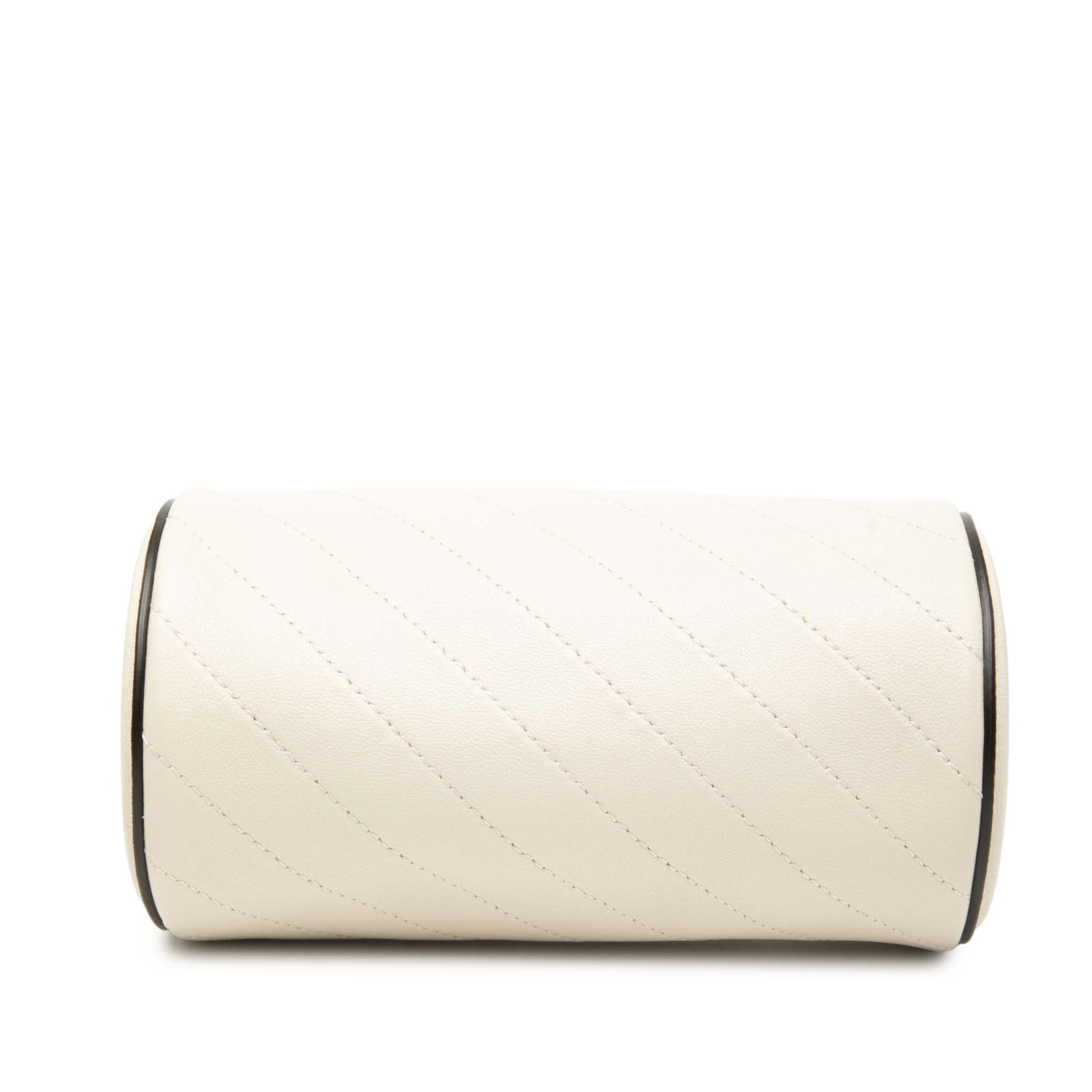 Gucci Mini Leather Blondie Barrel Shoulder Bag, från Luxclusif, i färgen ivory. Klicka för att öppna bilden i stort format