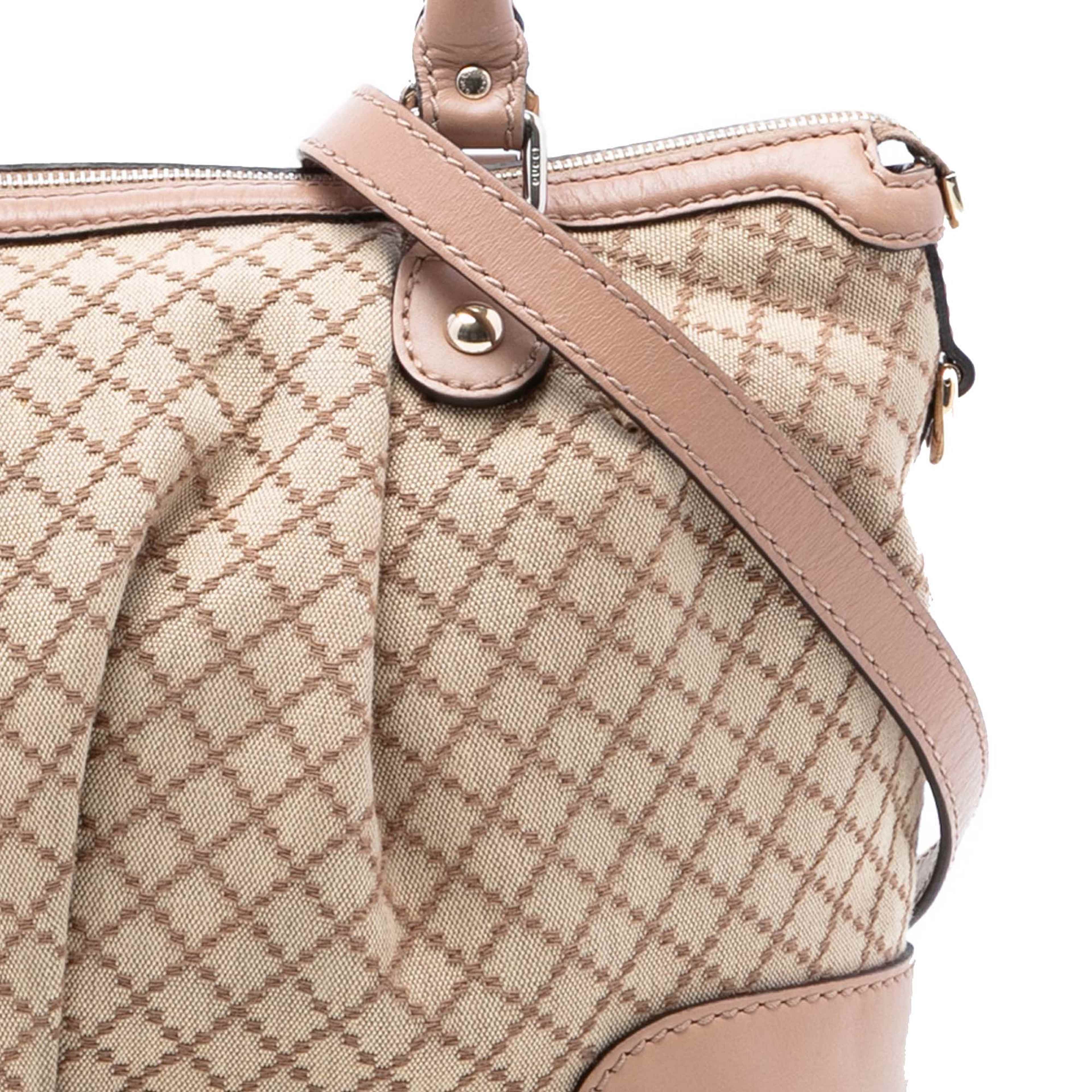 Gucci Diamante Canvas Sukey Satchel, från Luxclusif, i färgen beige. Klicka för att öppna bilden i stort format