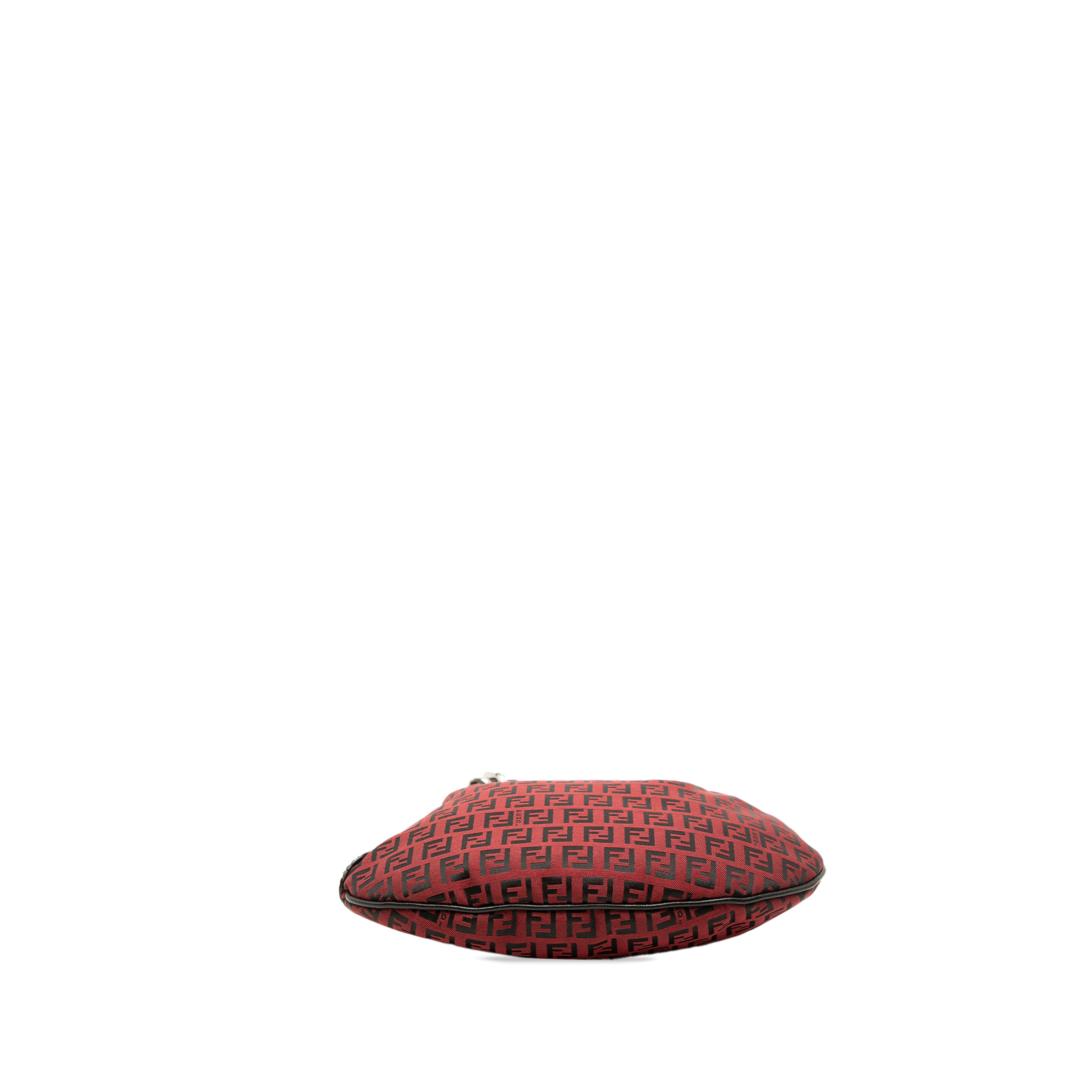 Fendi Zucchino Canvas Oyster Hobo, från Luxclusif, i färgen dark red. Klicka för att öppna bilden i stort format