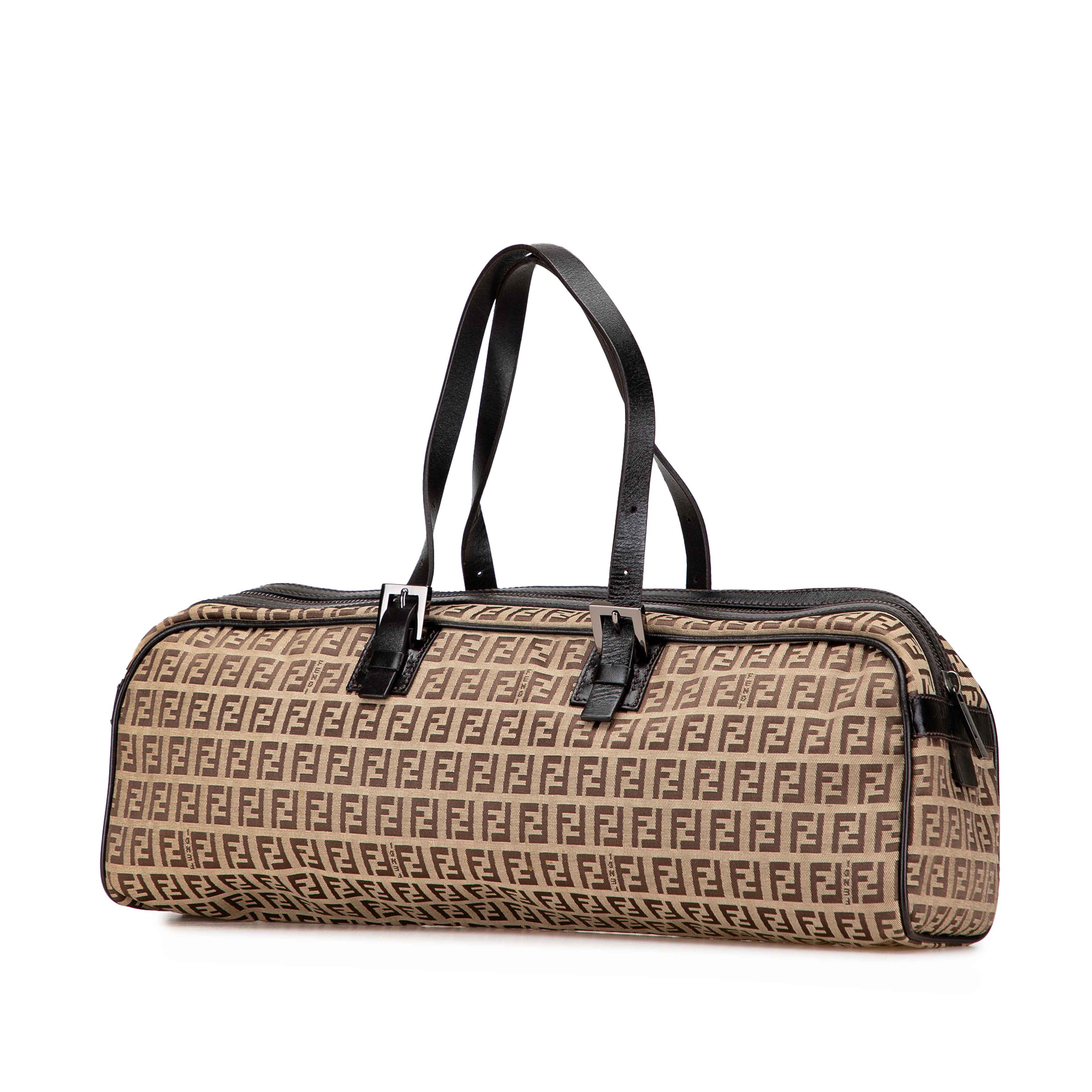 Fendi Zucchino Canvas Handbag, från Luxclusif, i färgen beige. Klicka för att öppna bilden i stort format