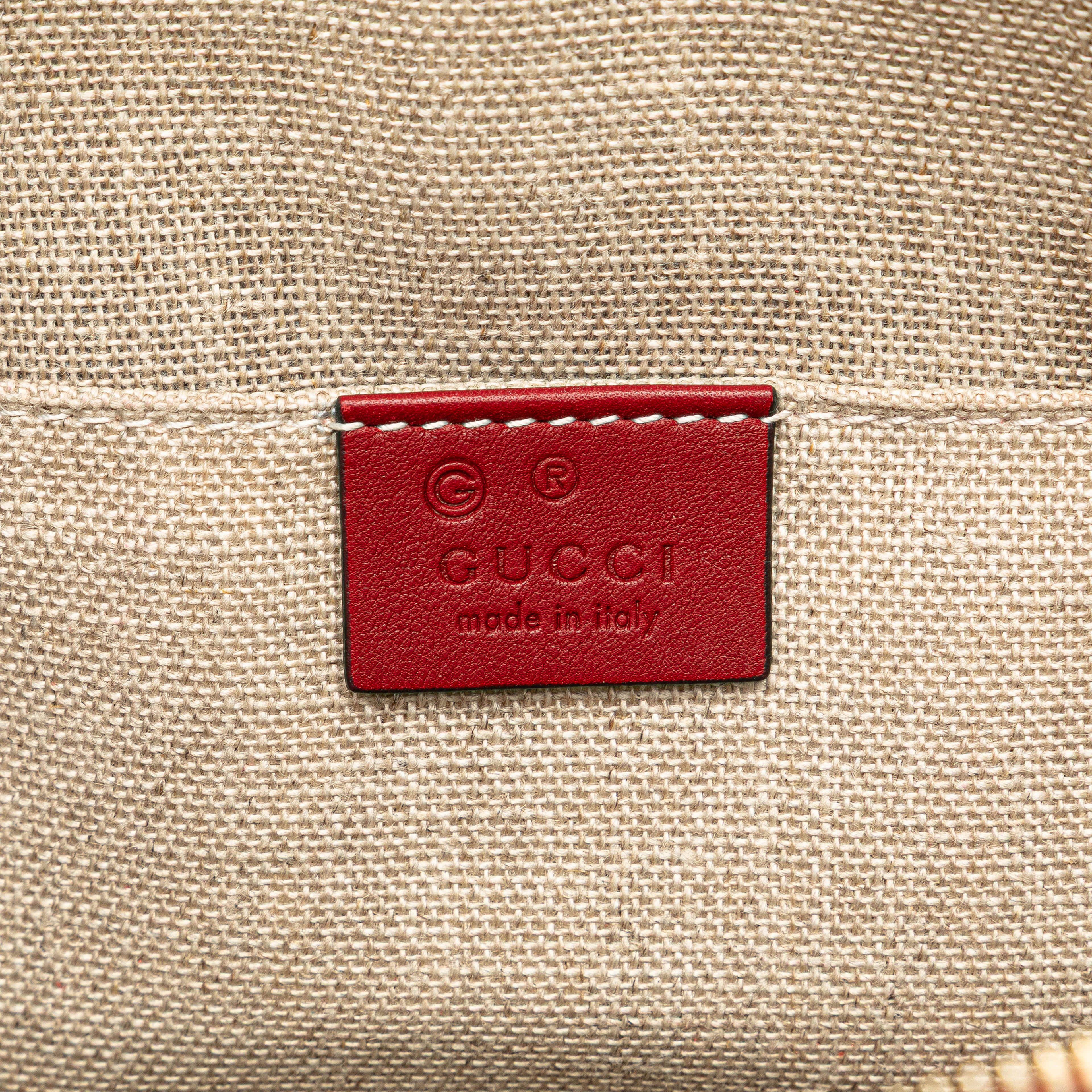 Gucci Mini Microguccissima Dome Satchel, från Luxclusif, i färgen red. Klicka för att öppna bilden i stort format