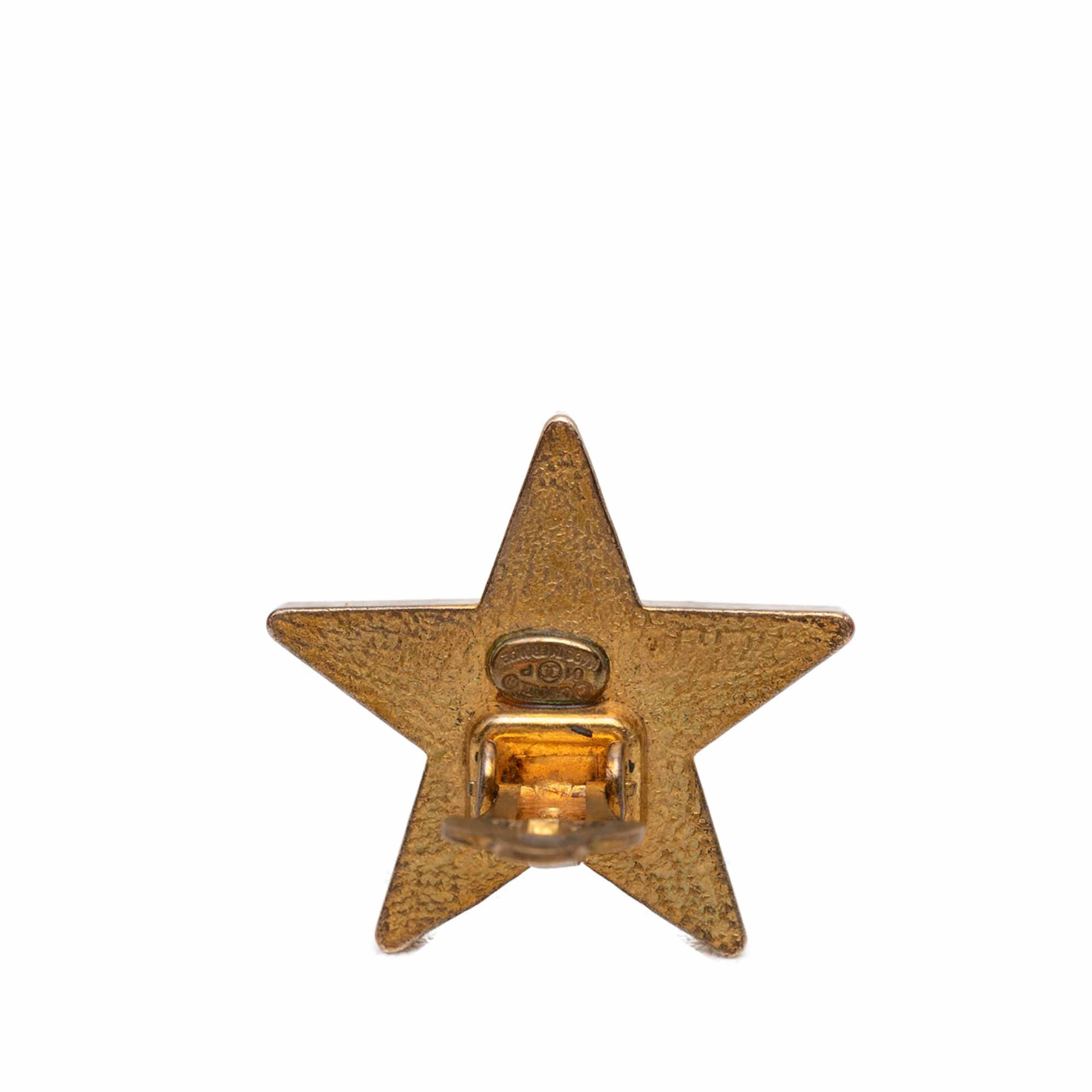 Chanel Cc Gold Plated Enamel Star Clip On Earrings, från Luxclusif, i färgen svart. Klicka för att öppna bilden i stort format