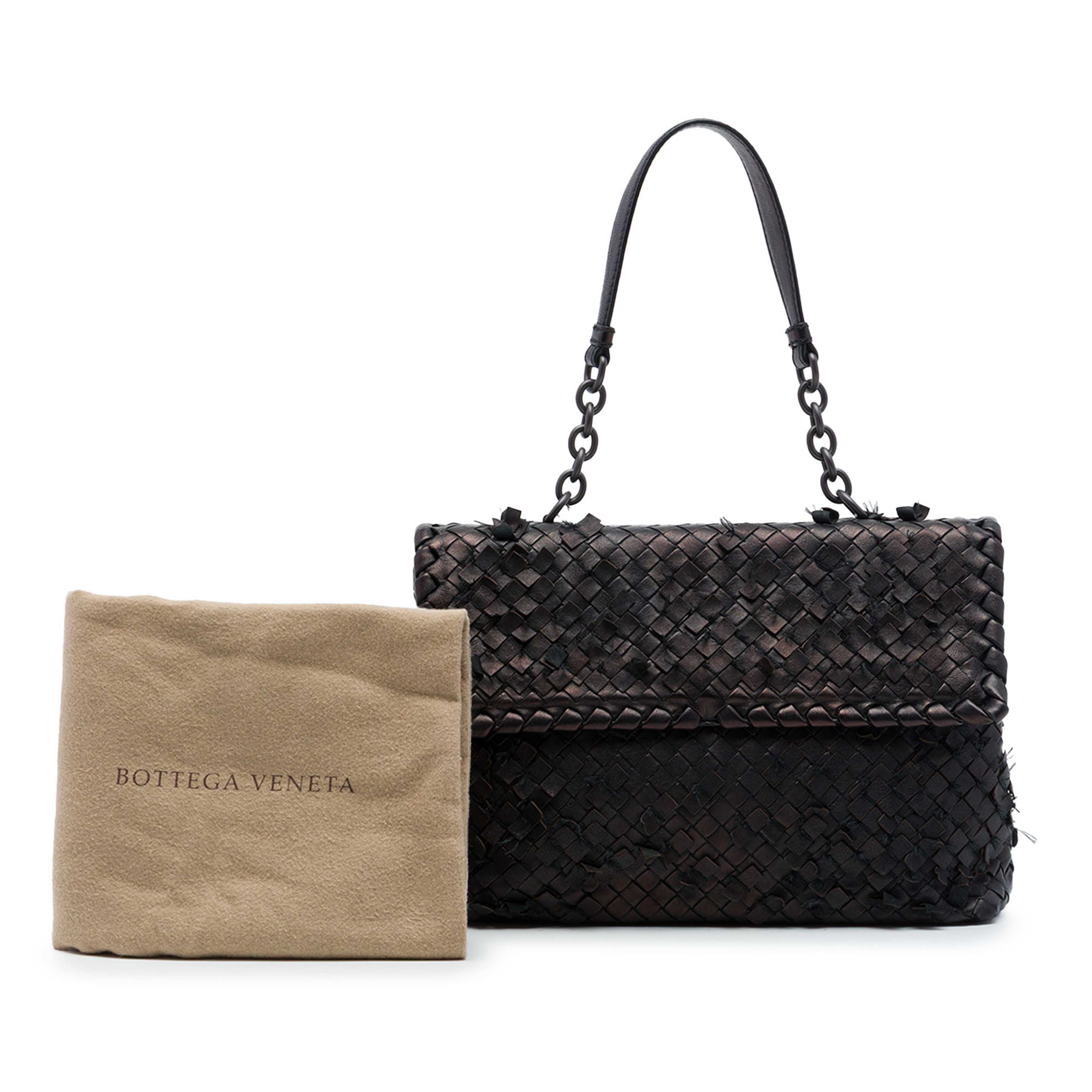 Bottega Veneta Nappa Intrecciato Tobu Olimpia Shoulder Bag, från Luxclusif, i färgen brun. Klicka för att öppna bilden i stort format