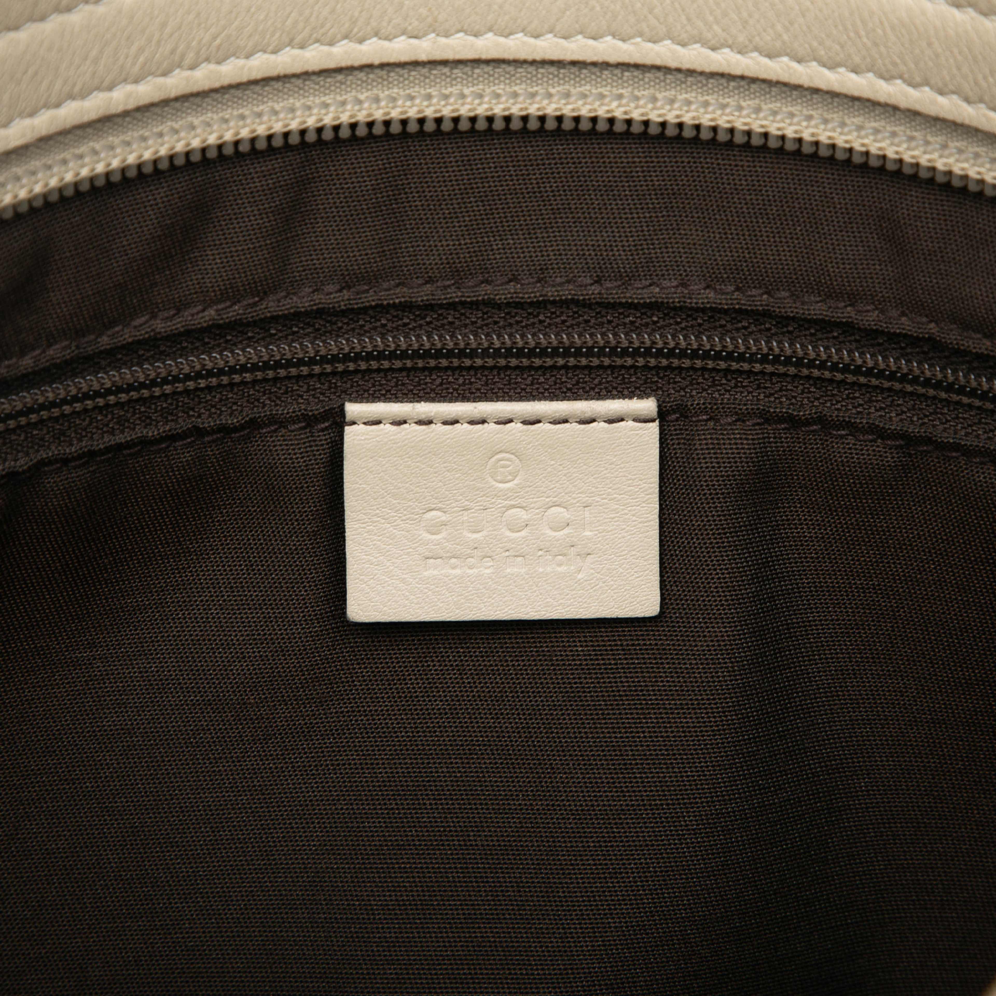 Gucci Gg Canvas Crossbody, från Luxclusif, i färgen beige. Klicka för att öppna bilden i stort format