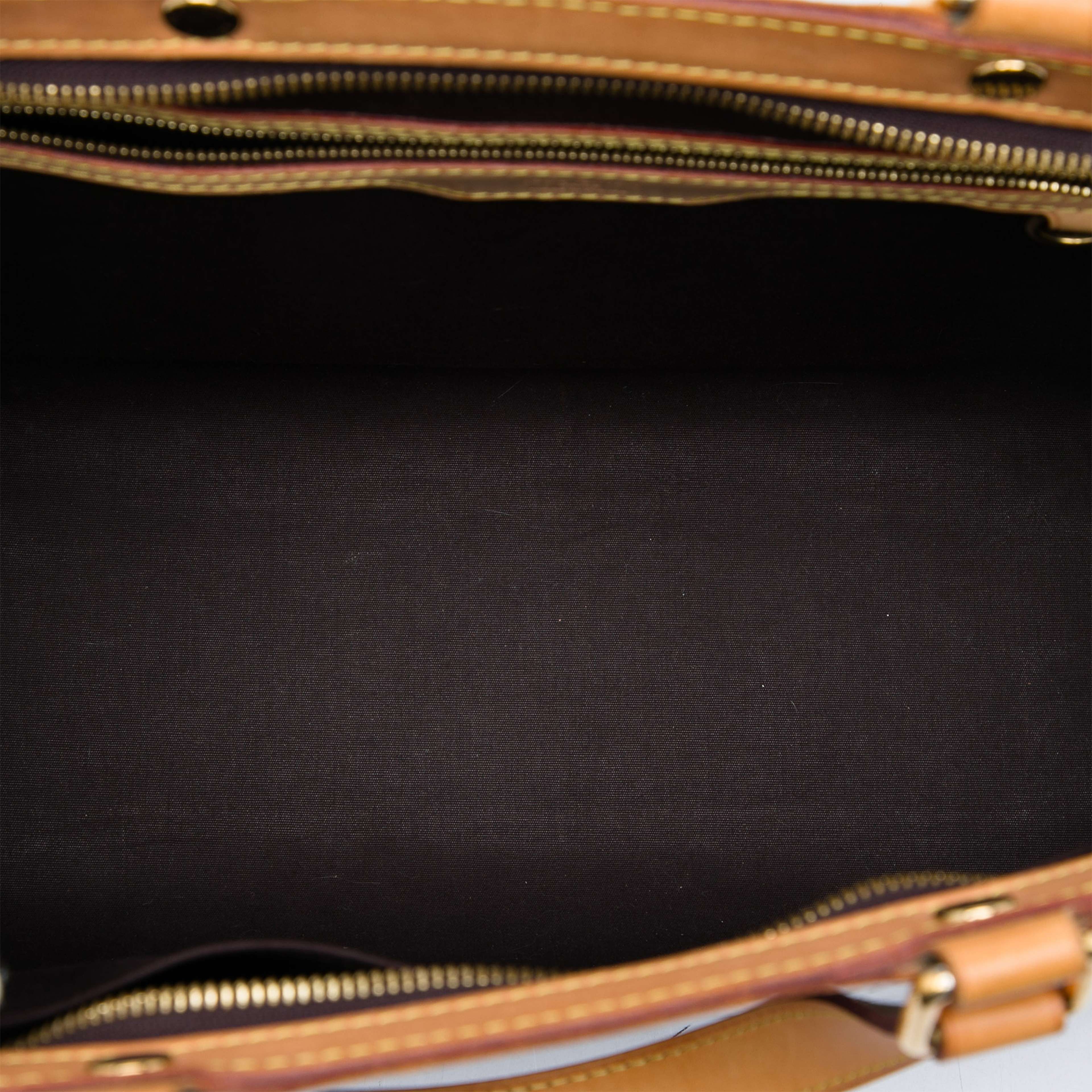 Louis Vuitton Monogram Vernis Brea Gm, från Luxclusif, i färgen purpur. Klicka för att öppna bilden i stort format