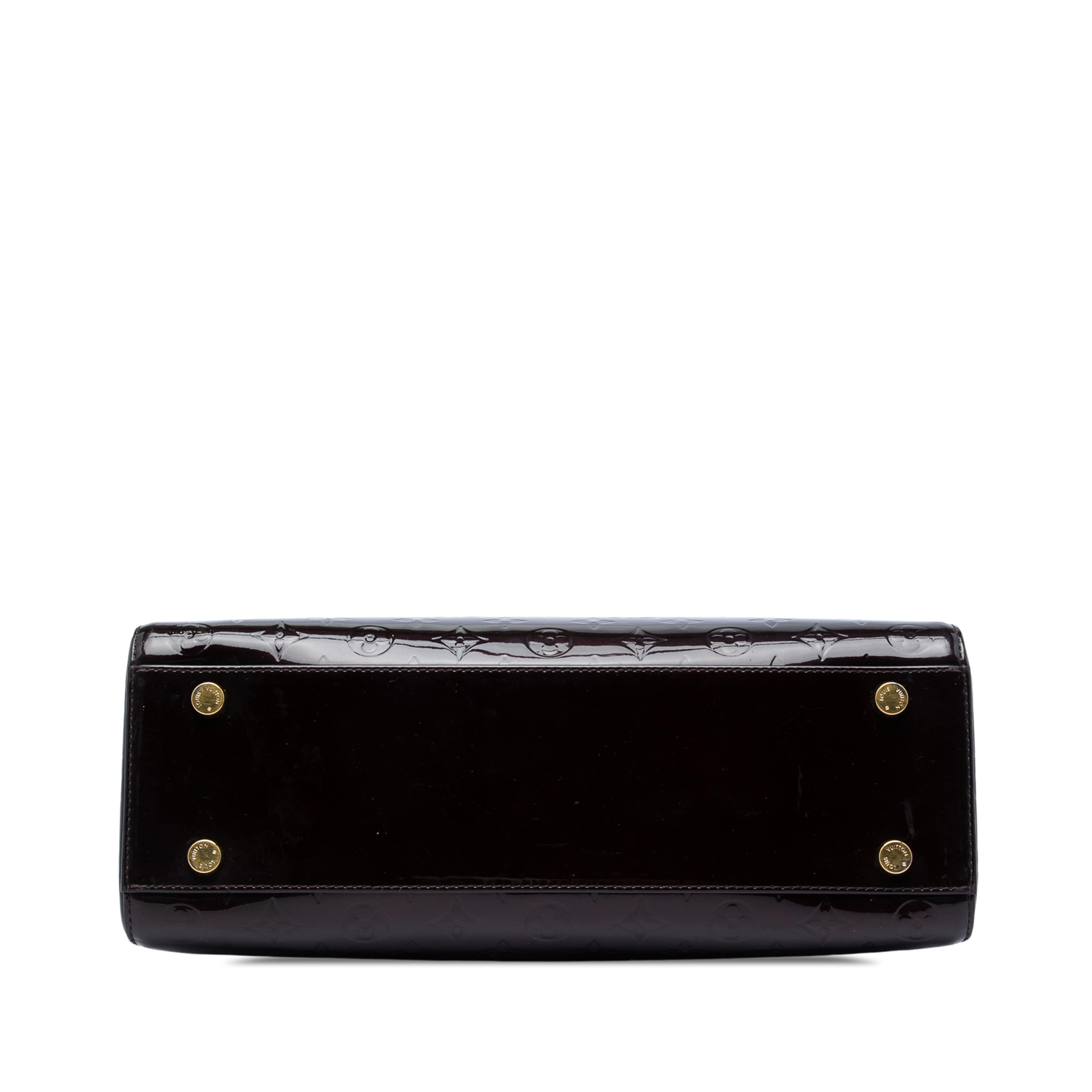 Louis Vuitton Monogram Vernis Brea Gm, från Luxclusif, i färgen purpur. Klicka för att öppna bilden i stort format