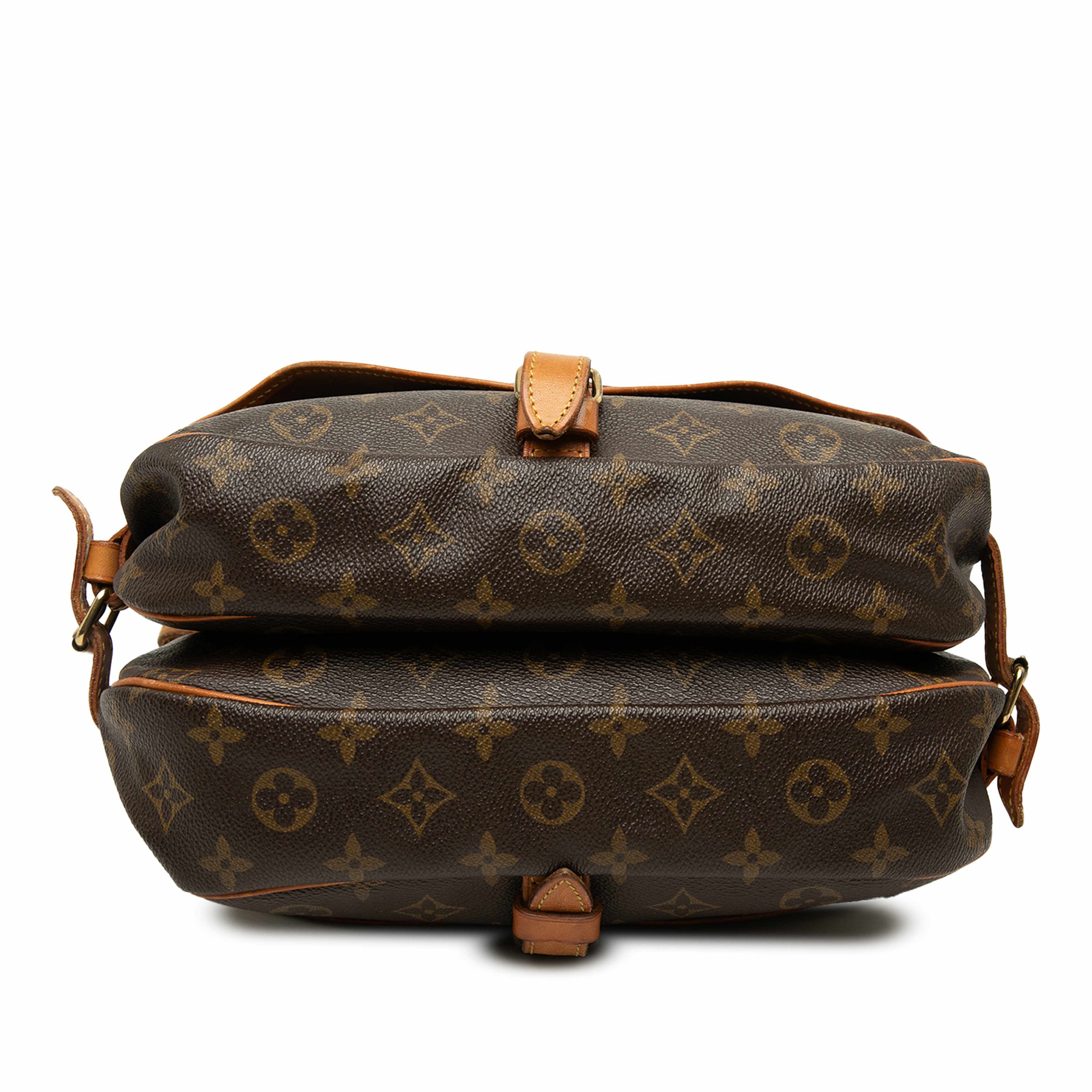 Louis Vuitton Monogram Saumur 30, från Luxclusif, i färgen brun. Klicka för att öppna bilden i stort format