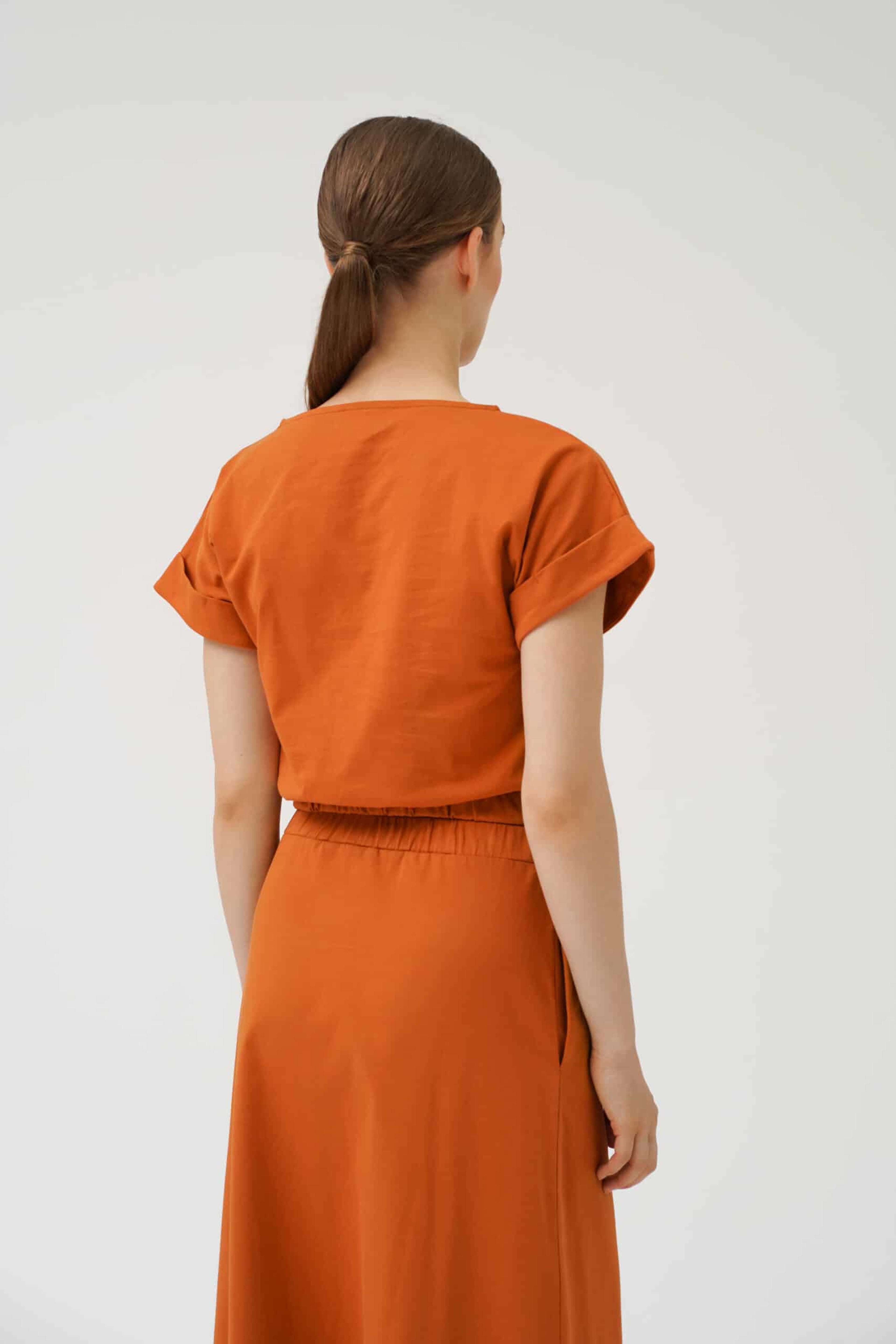 Lily Top - Almond, från Residus, i färgen orange. Klicka för att öppna bilden i stort format