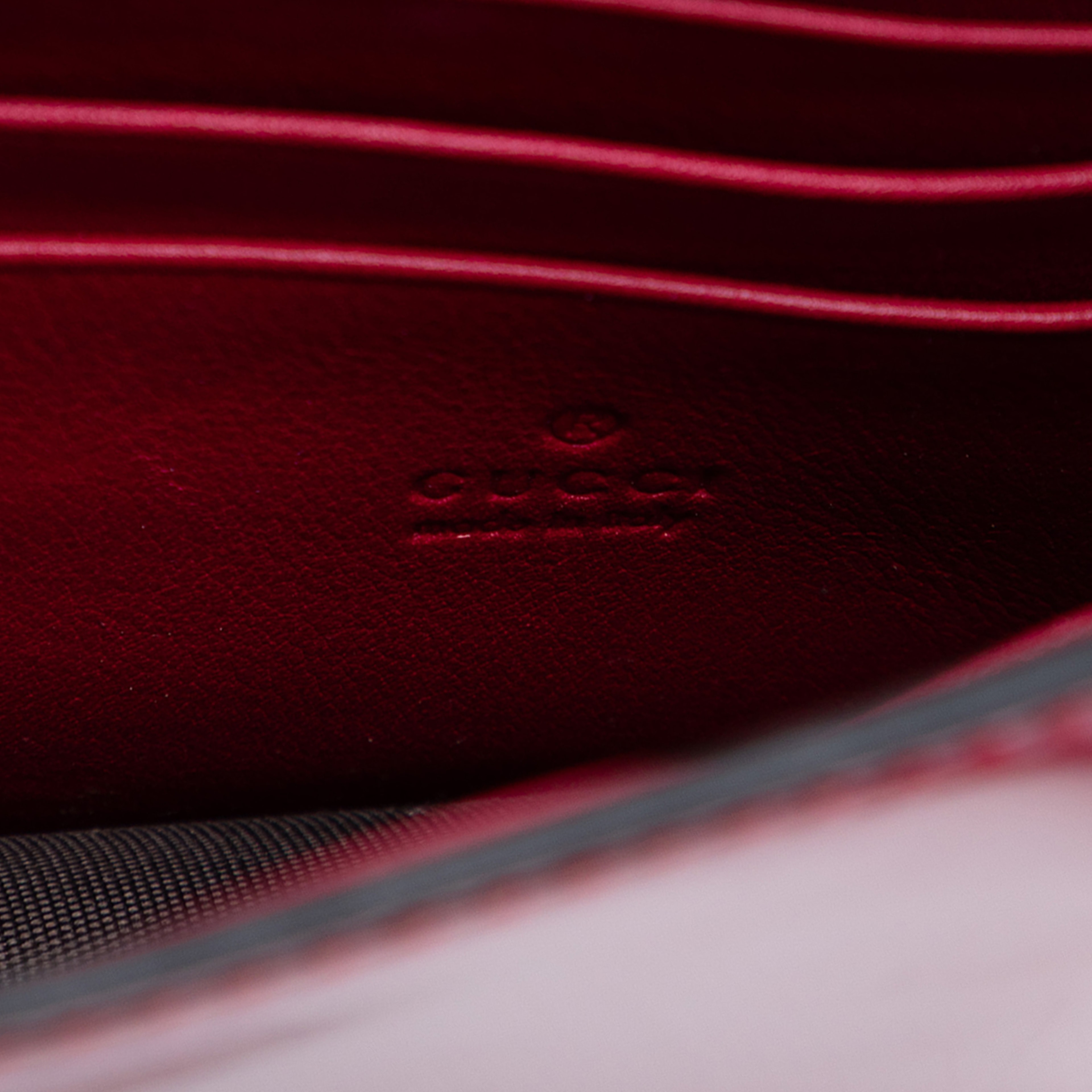 Gucci Leather Interlocking G Dollar Wallet On Chain, från Luxclusif, i färgen dark red. Klicka för att öppna bilden i stort format