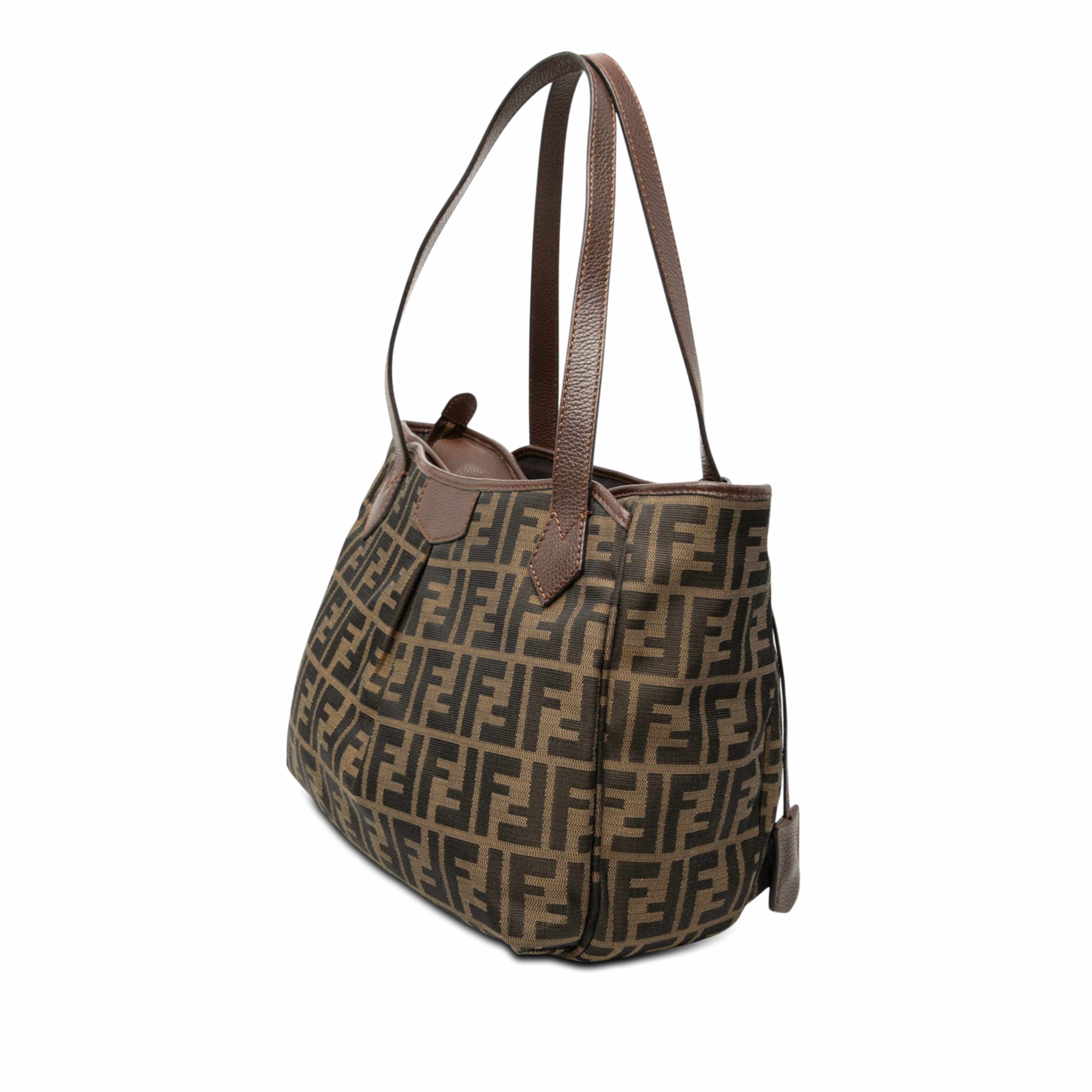 Fendi Zucca Canvas Grande Shopping Tote, från Luxclusif, i färgen brown. Klicka för att öppna bilden i stort format