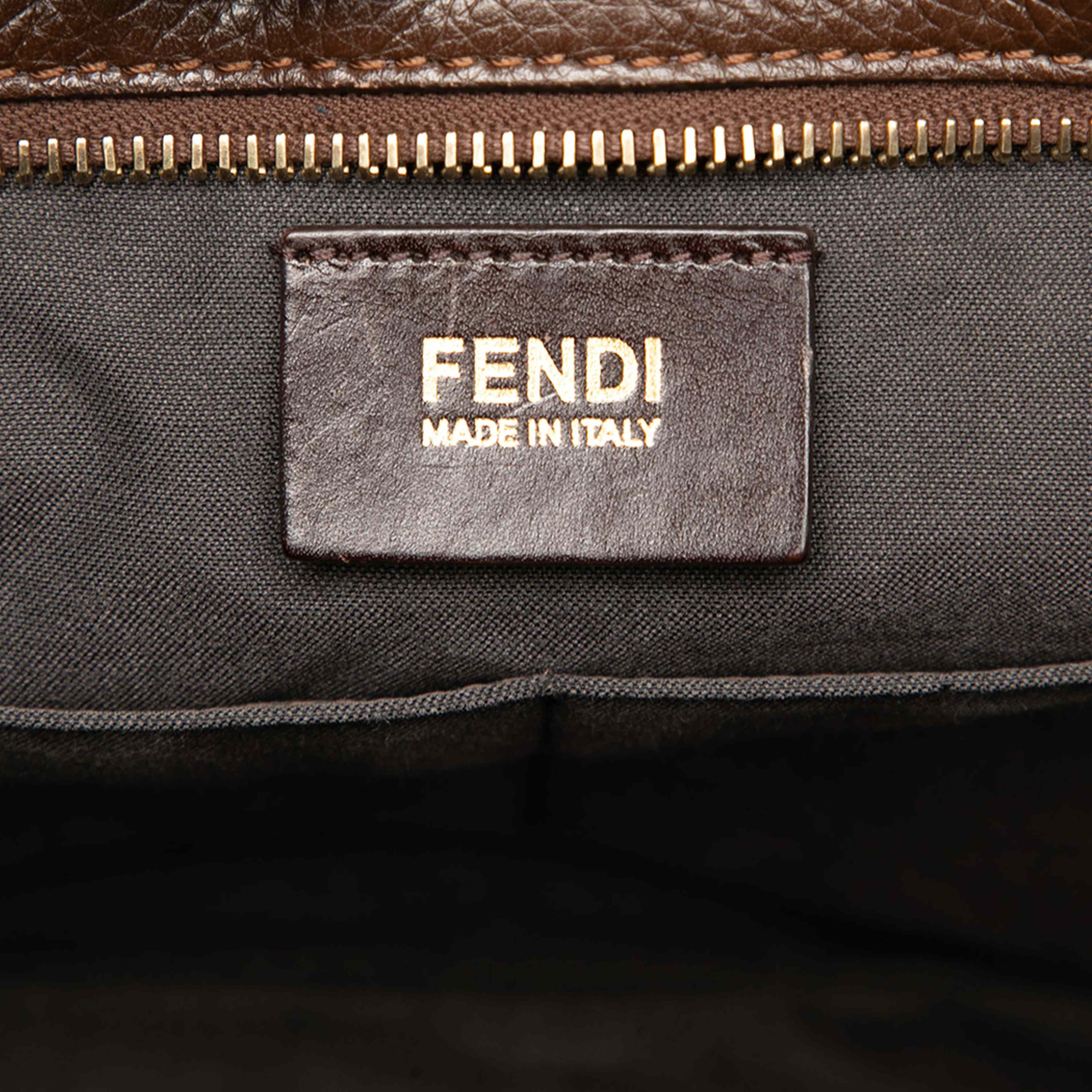 Fendi Zucca Canvas Grande Shopping Tote, från Luxclusif, i färgen brown. Klicka för att öppna bilden i stort format
