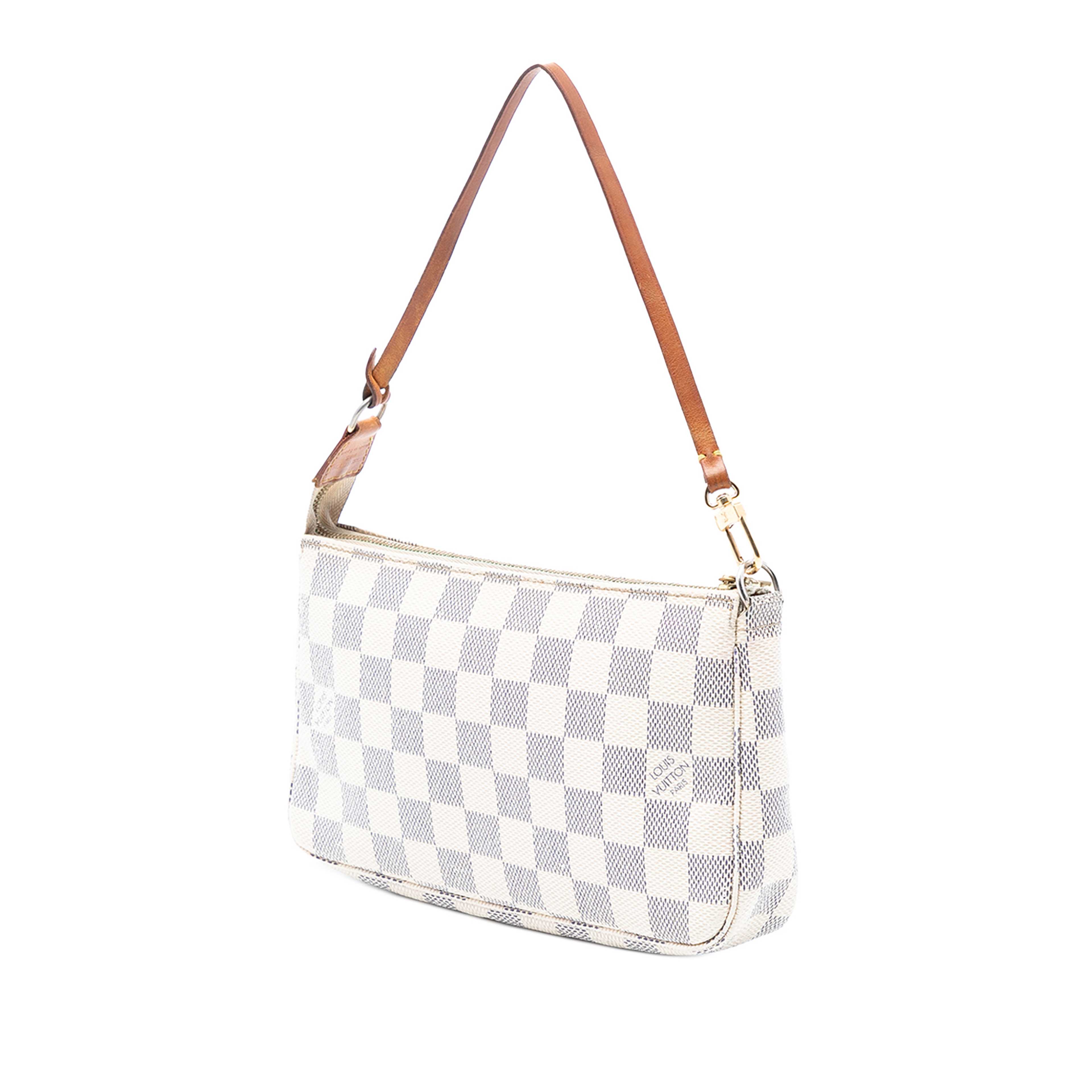 Louis Vuitton Damier Azur Pochette Accessoires, från Luxclusif, i färgen white. Klicka för att öppna bilden i stort format