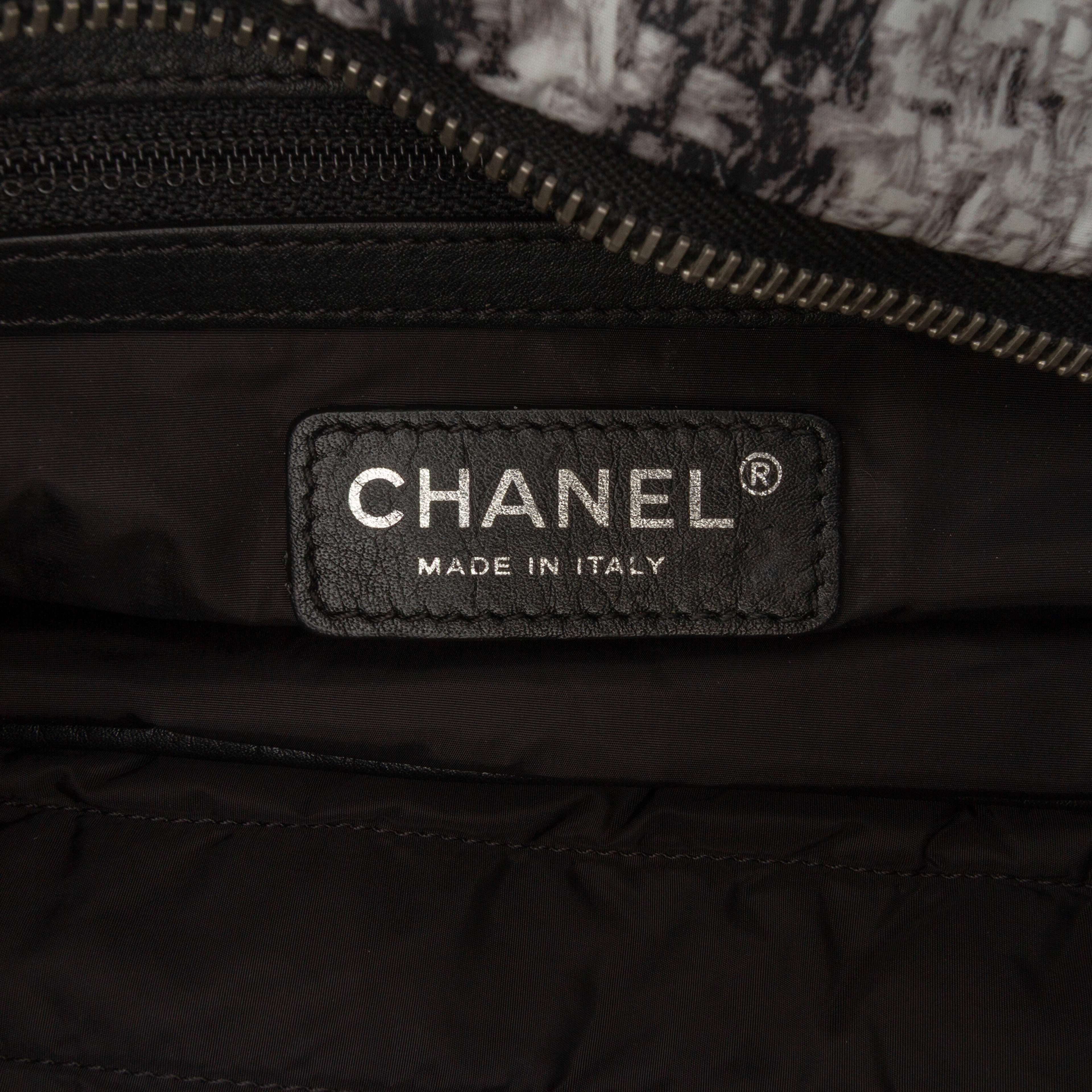 Chanel Cc Tweed Print Nylon Single Flap, från Luxclusif, i färgen gray. Klicka för att öppna bilden i stort format