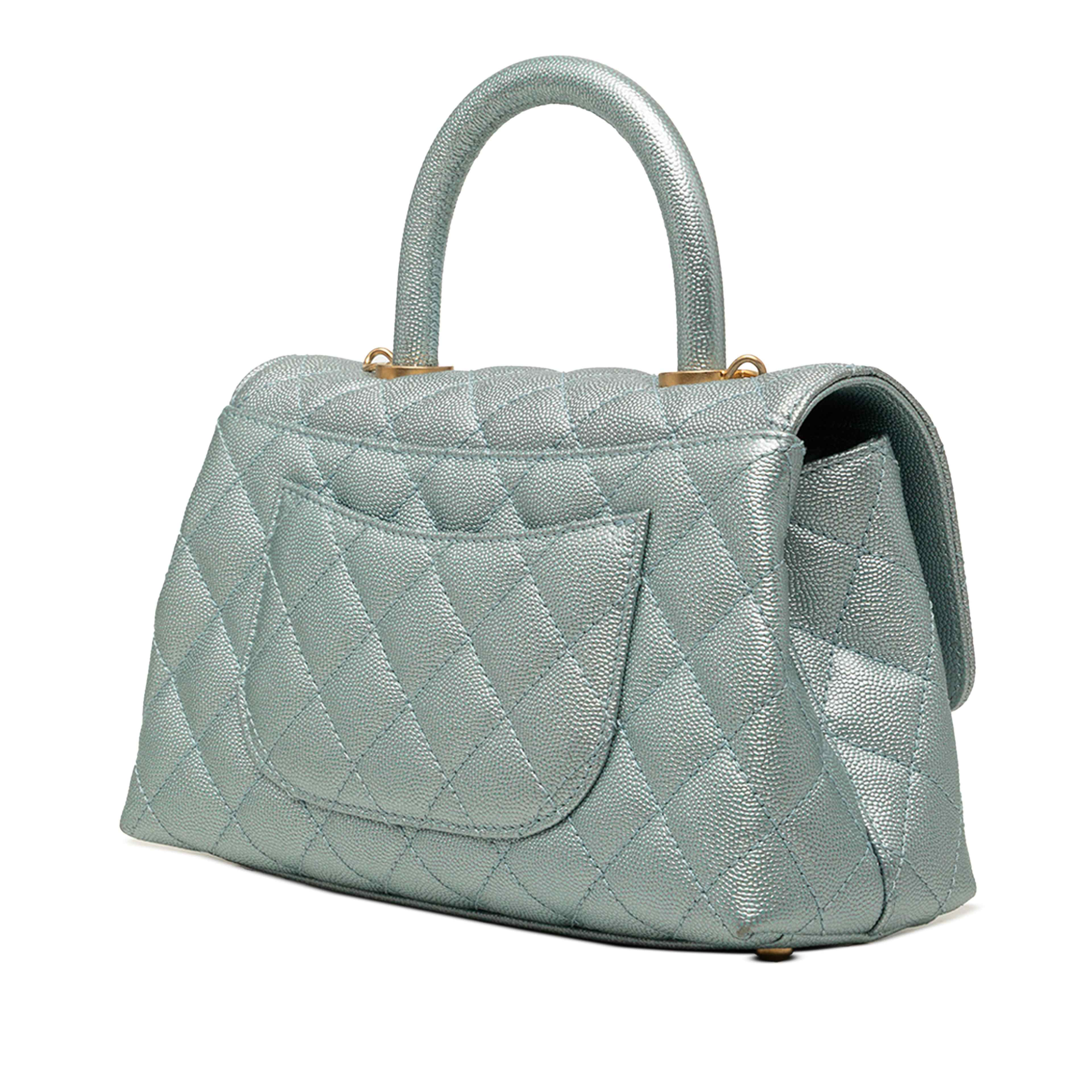 Chanel Mini Metallic Caviar Coco Top Handle Bag, från Luxclusif, i färgen light blue. Klicka för att öppna bilden i stort format