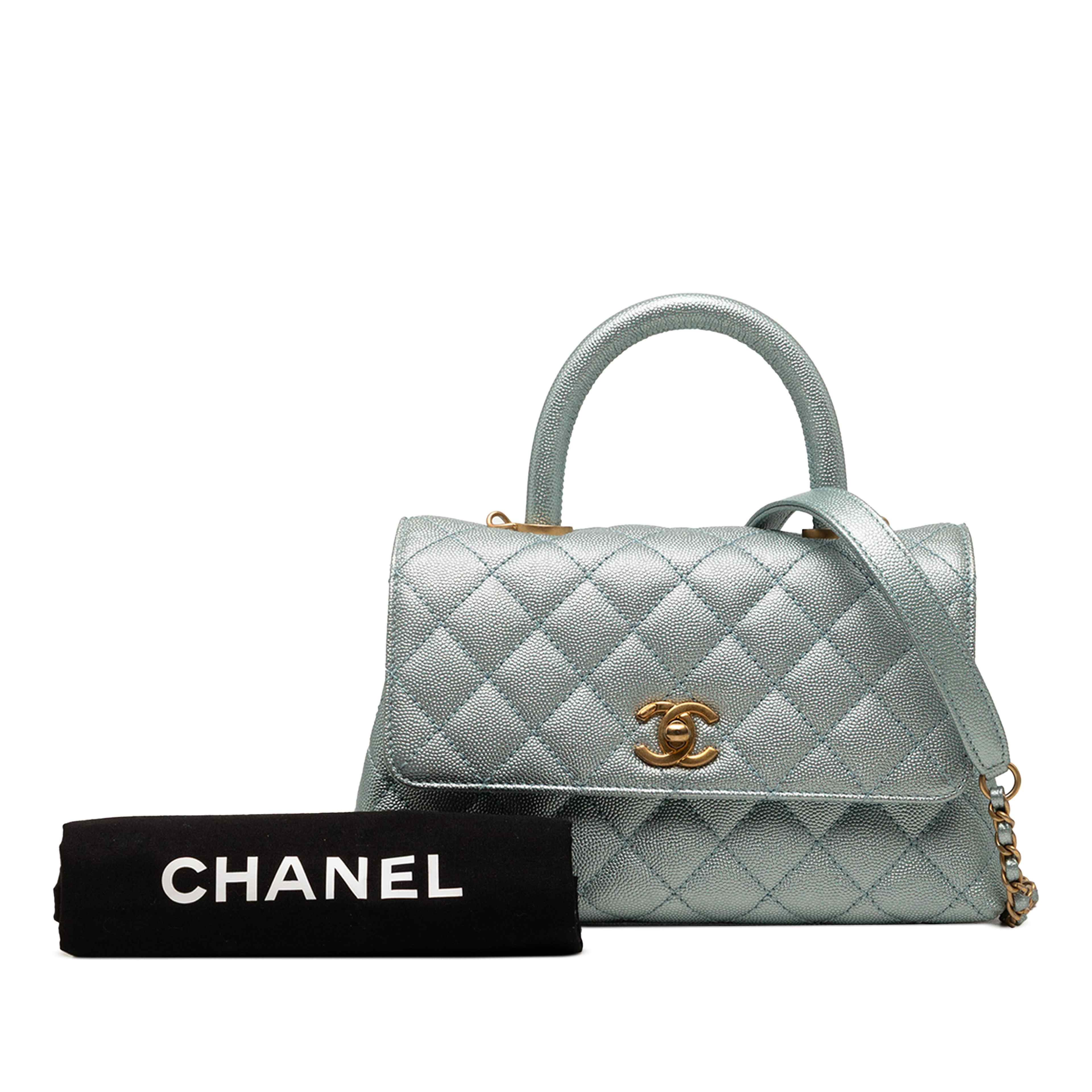 Chanel Mini Metallic Caviar Coco Top Handle Bag, från Luxclusif, i färgen blå. Klicka för att öppna bilden i stort format