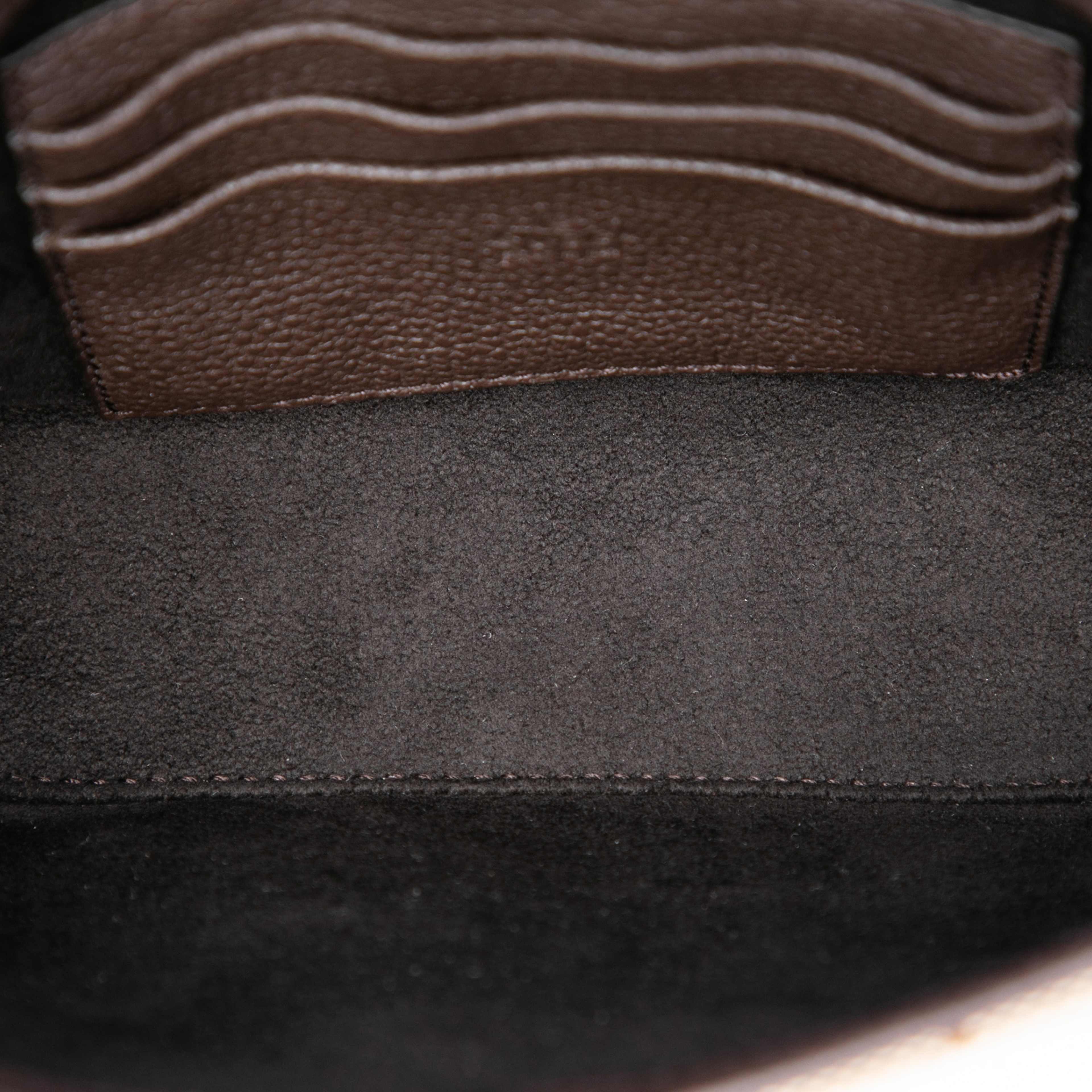 Gucci Gg Canvas Web Buckle Flap Crossbody, från Luxclusif, i färgen beige. Klicka för att öppna bilden i stort format