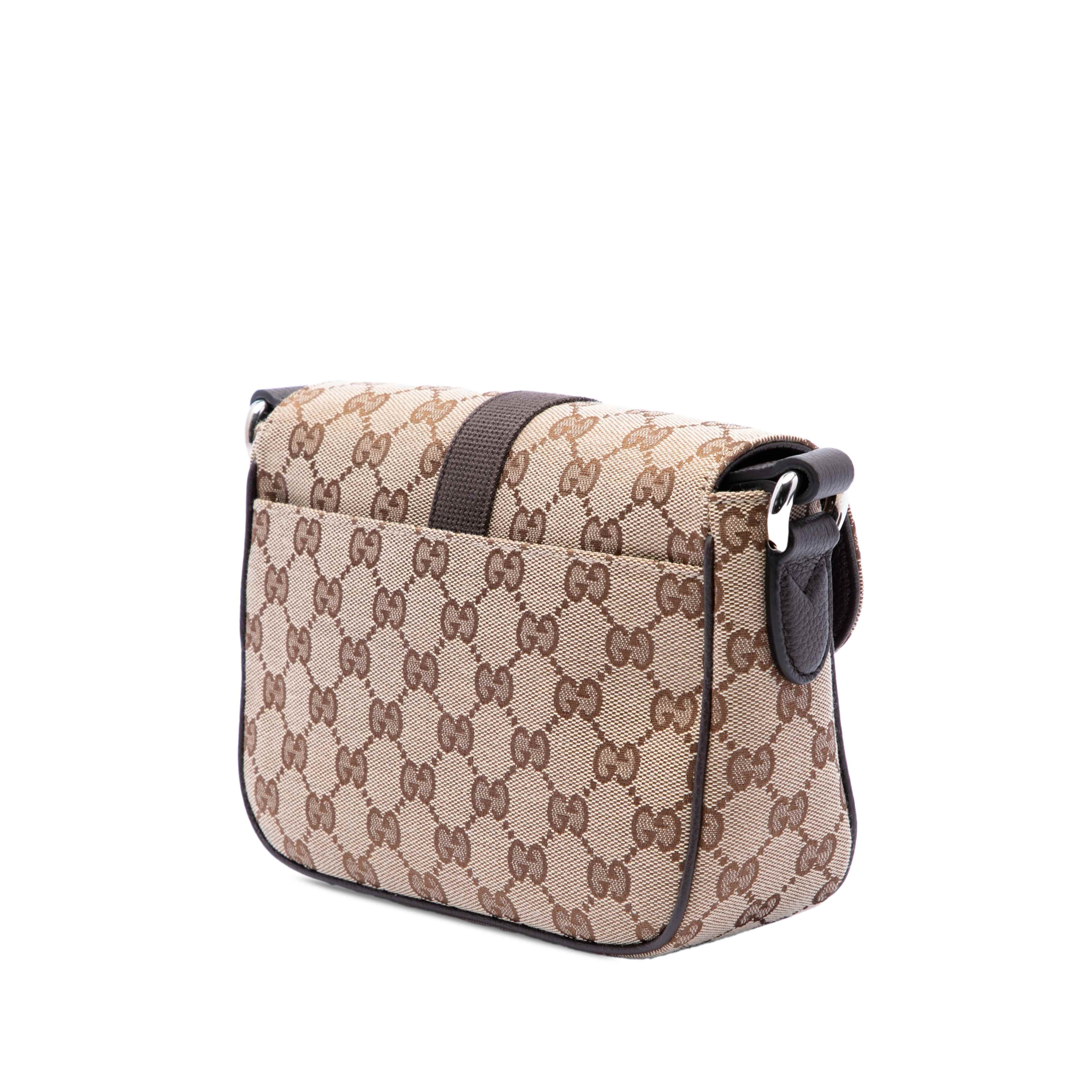 Gucci Gg Canvas Web Buckle Flap Crossbody, från Luxclusif, i färgen beige. Klicka för att öppna bilden i stort format