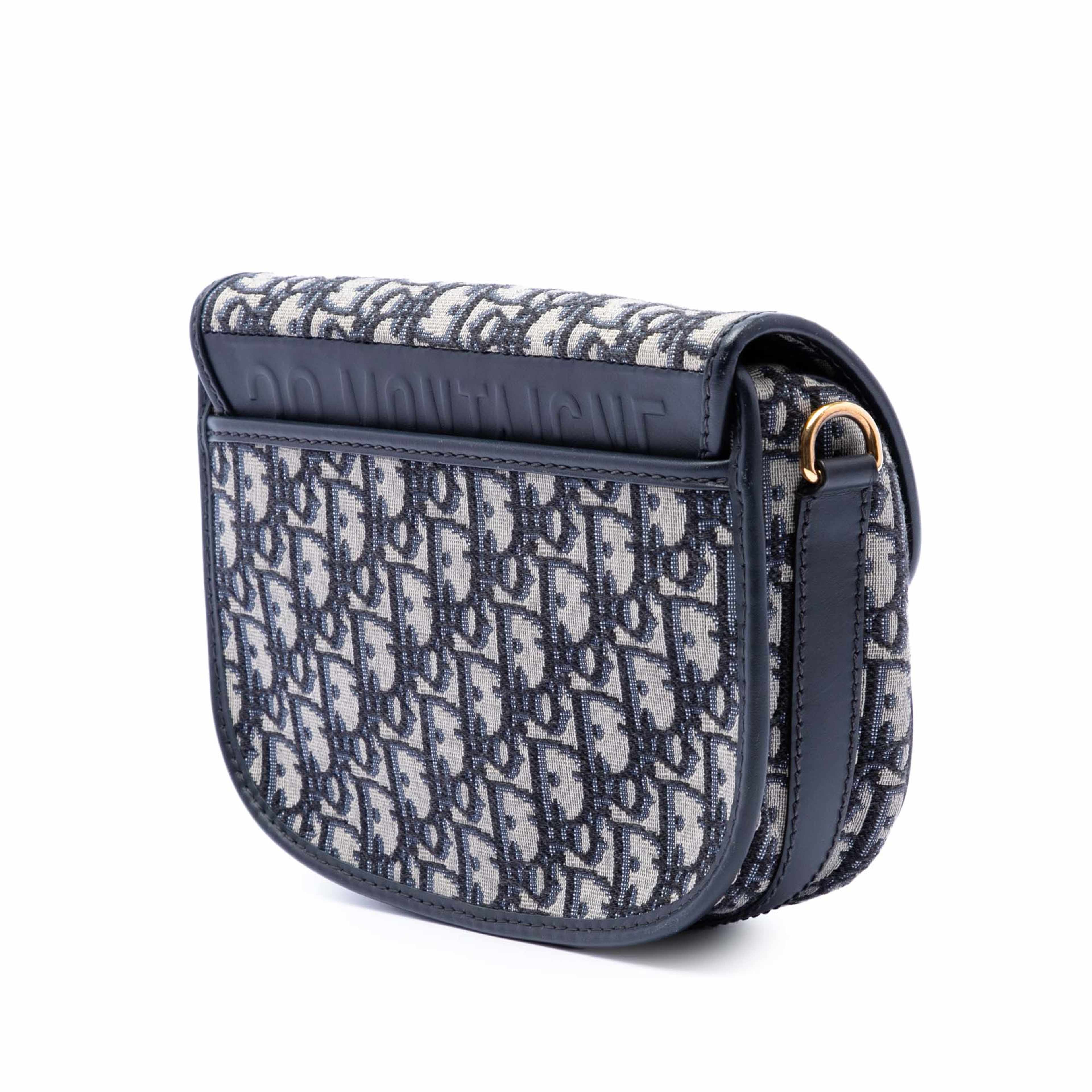 Dior Medium Oblique Canvas Bobby Crossbody, från Luxclusif, i färgen navy. Klicka för att öppna bilden i stort format