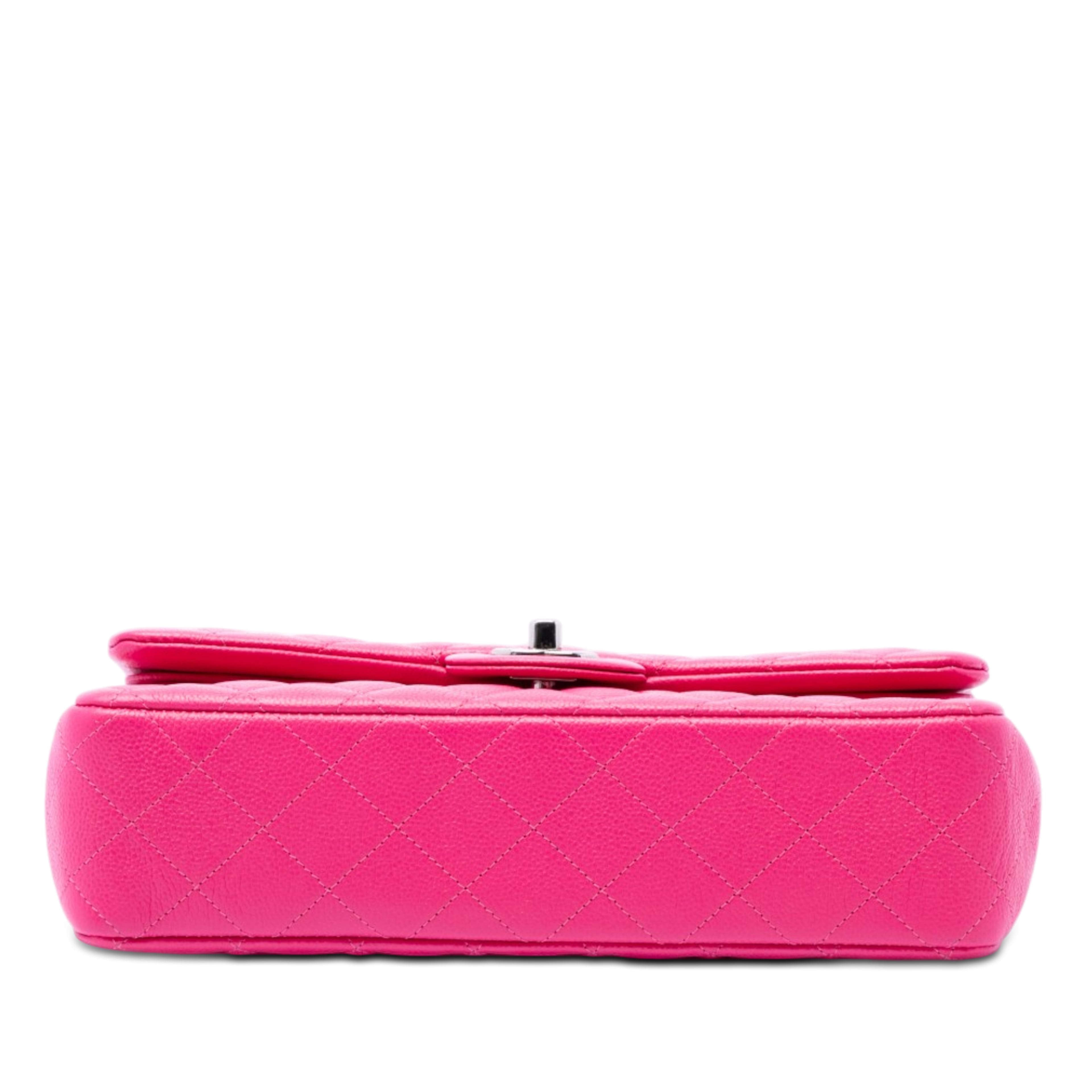 Chanel Medium Classic Caviar Double Flap, från Luxclusif, i färgen rosa. Klicka för att öppna bilden i stort format