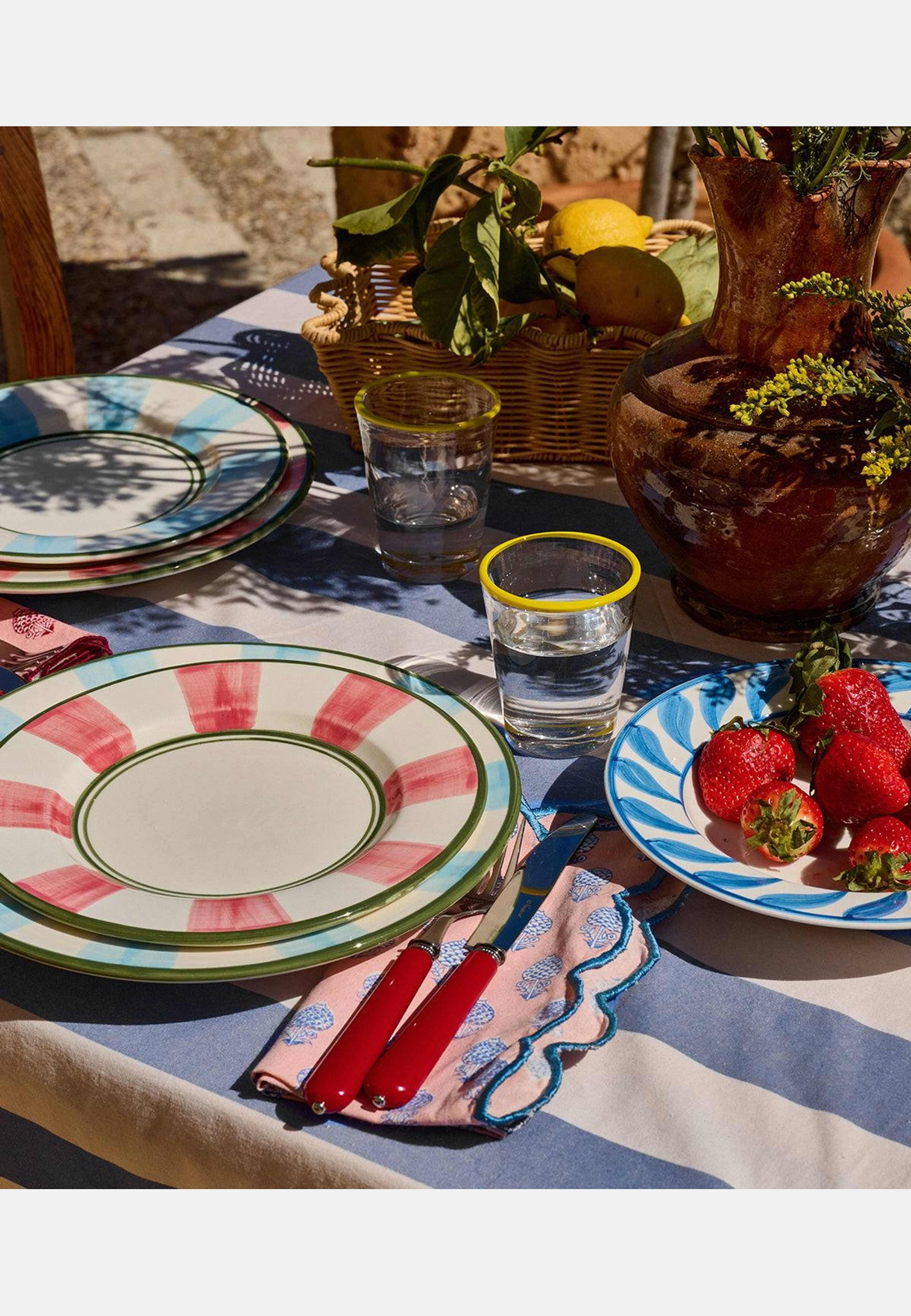 Circus Tallrik - 28 Cm, från Pick A Poppy, i färgen blue. Klicka för att öppna bilden i stort format