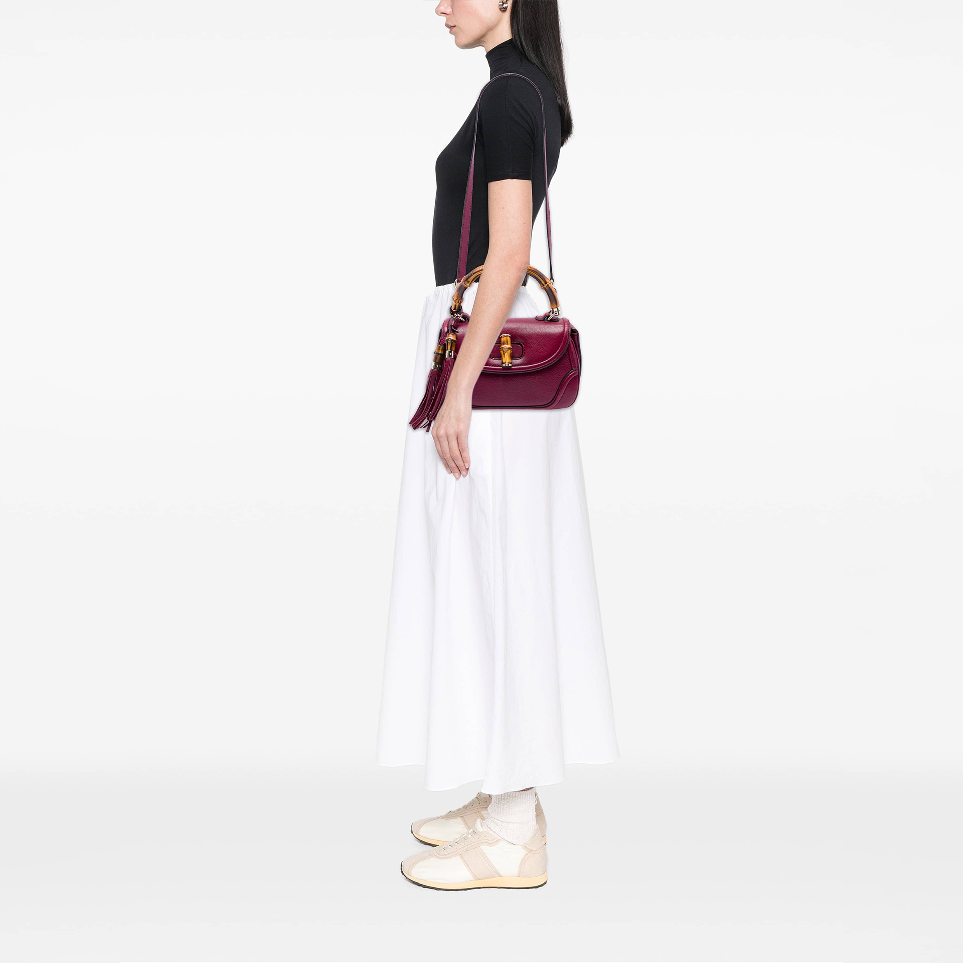 Gucci Medium Calfskin New Bamboo Satchel, från Luxclusif, i färgen röd. Klicka för att öppna bilden i stort format
