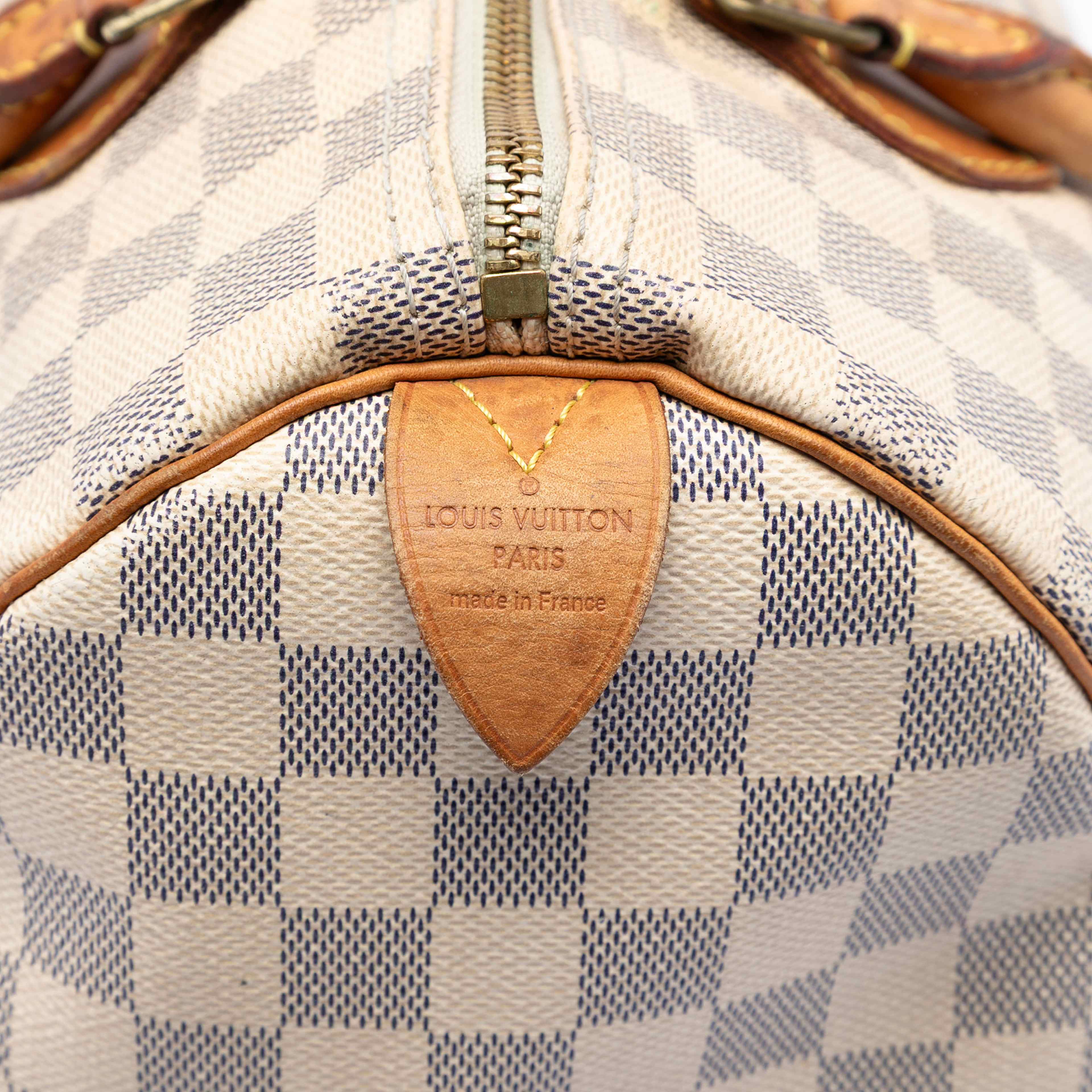 Louis Vuitton Damier Azur Speedy 30, från Luxclusif, i färgen white. Klicka för att öppna bilden i stort format