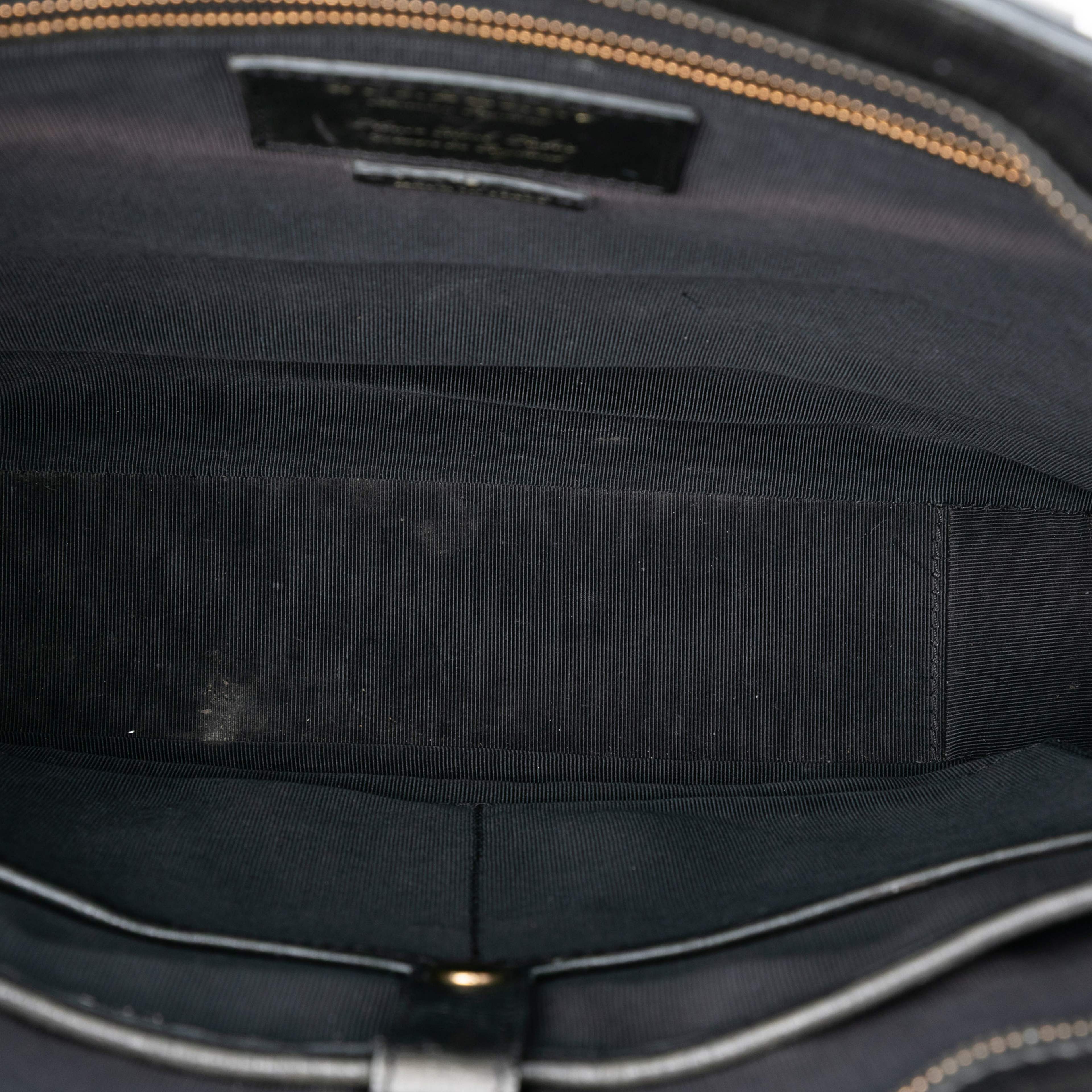 Burberry Leather And Mega Check Canvas Banwell Tote, från Luxclusif, i färgen black. Klicka för att öppna bilden i stort format