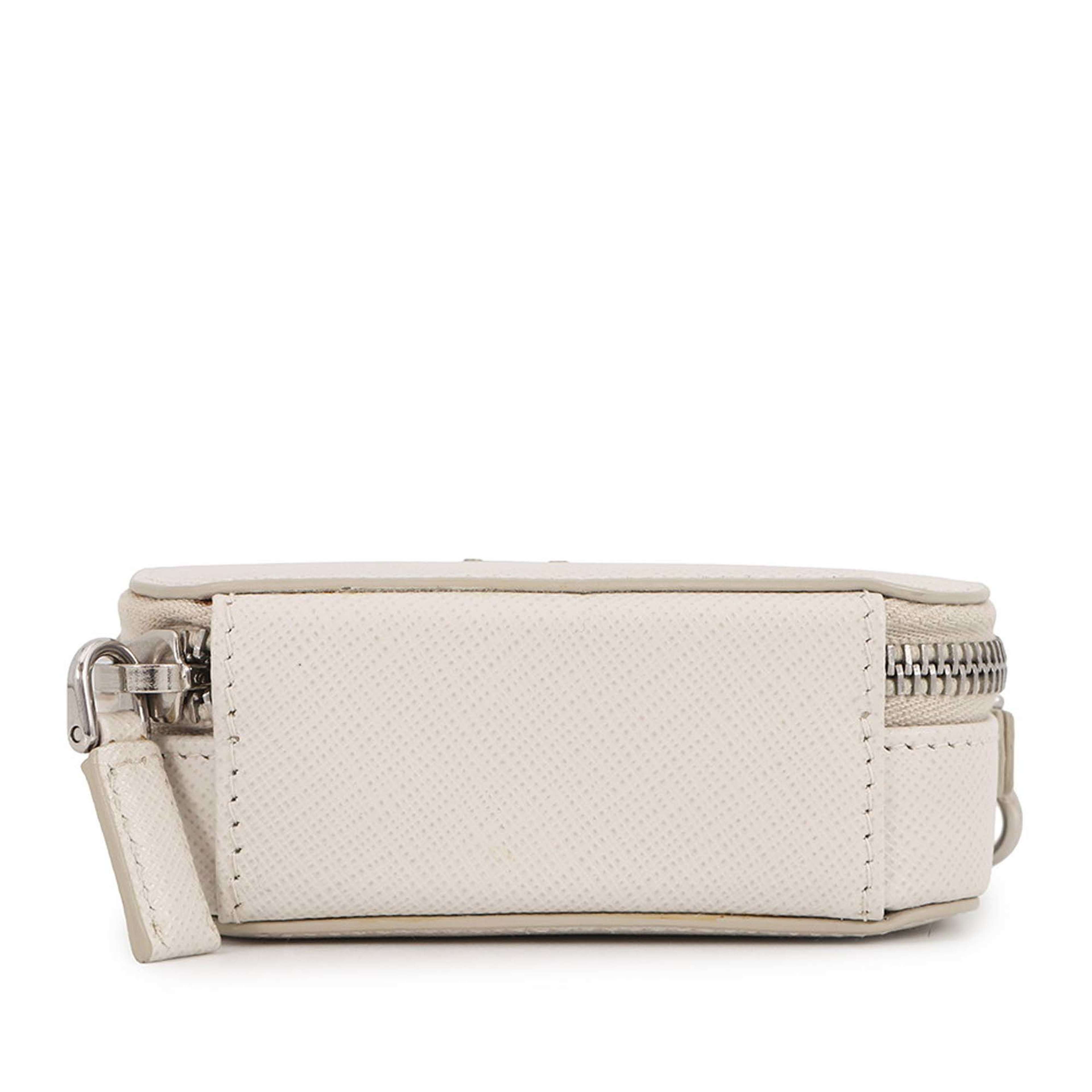 Prada Mini Saffiano Pouch Crossbody, från Luxclusif, i färgen ivory. Klicka för att öppna bilden i stort format
