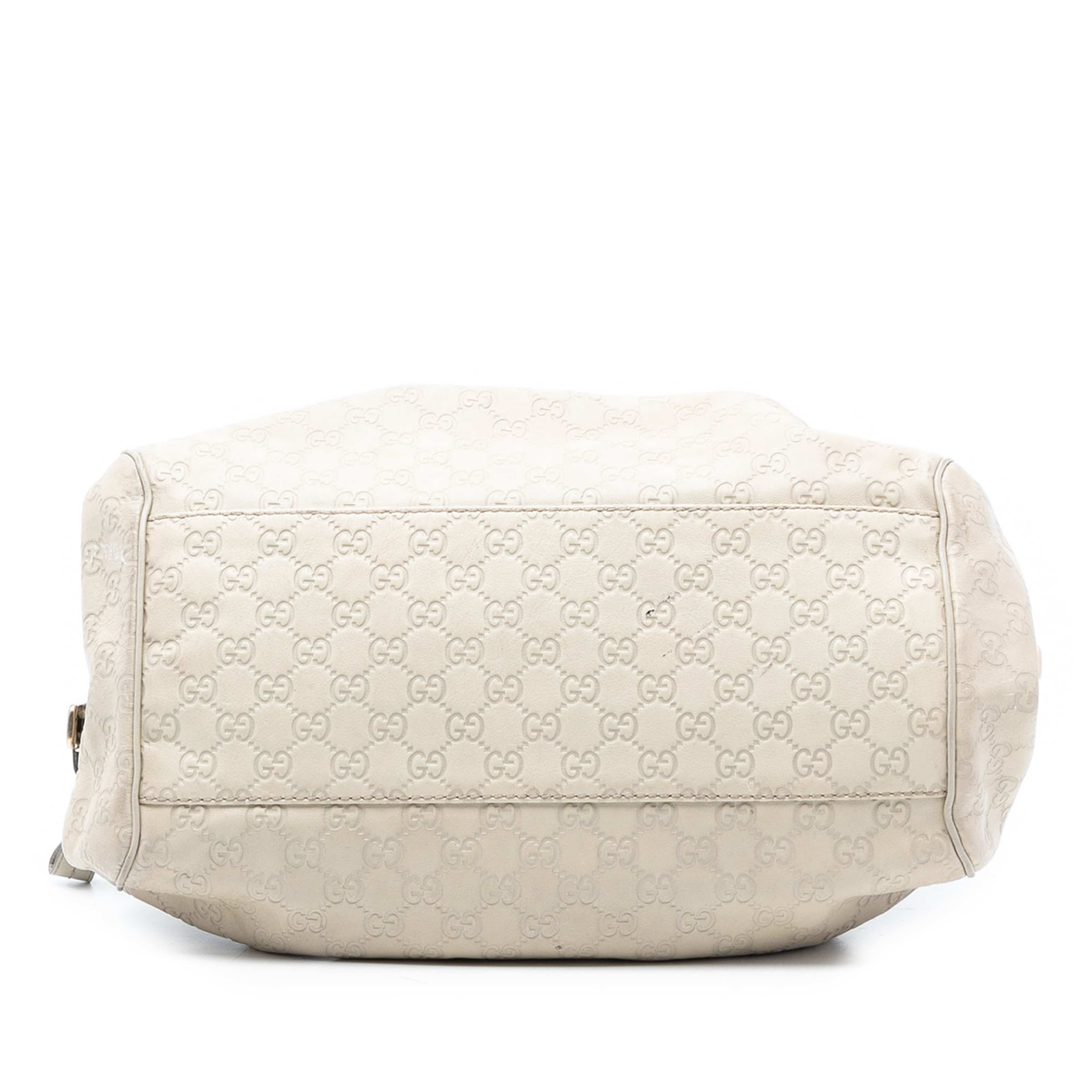 Gucci Guccissima Sukey Satchel, från Luxclusif, i färgen light beige. Klicka för att öppna bilden i stort format