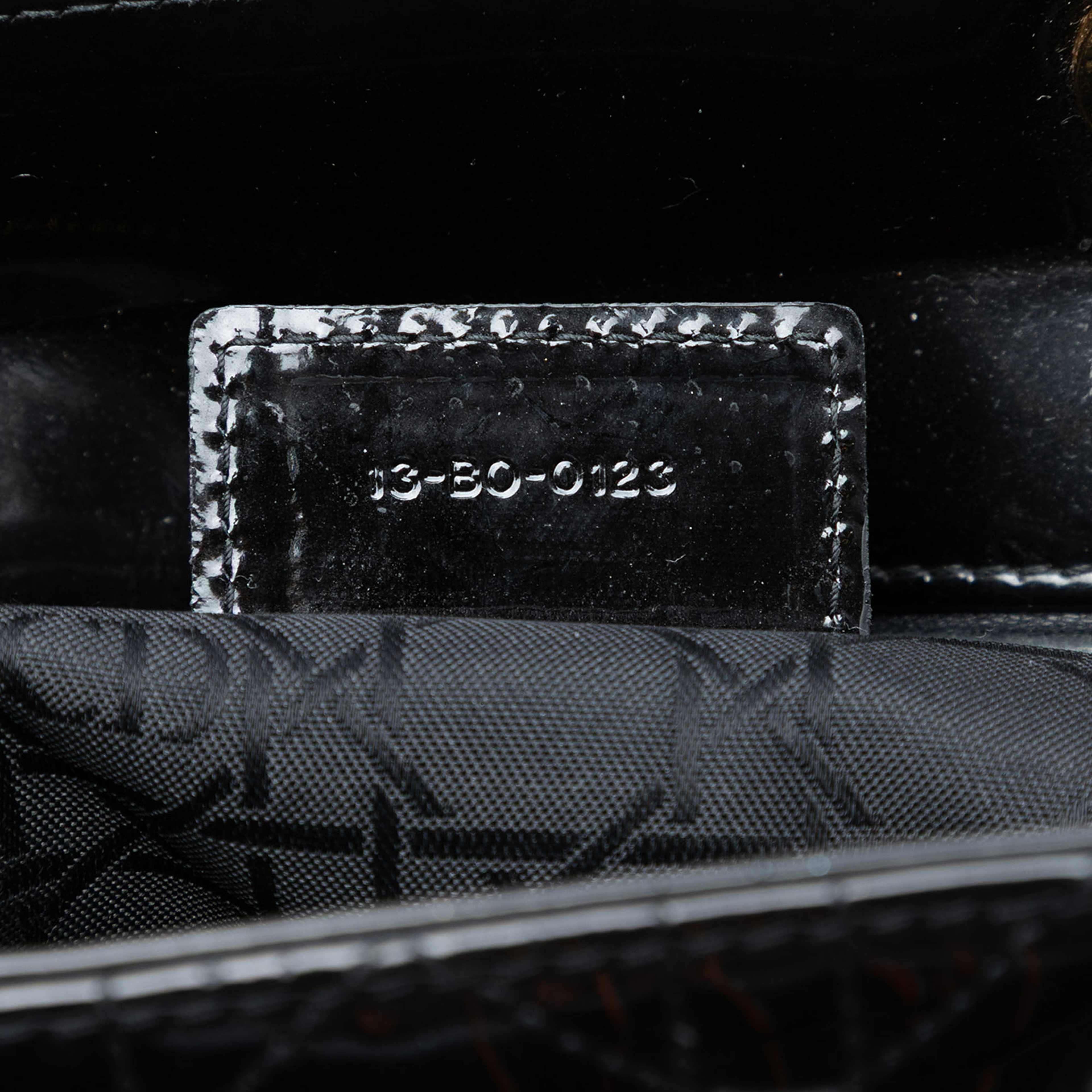 Dior Large Patent Cannage Lady Dior, från Luxclusif, i färgen svart. Klicka för att öppna bilden i stort format