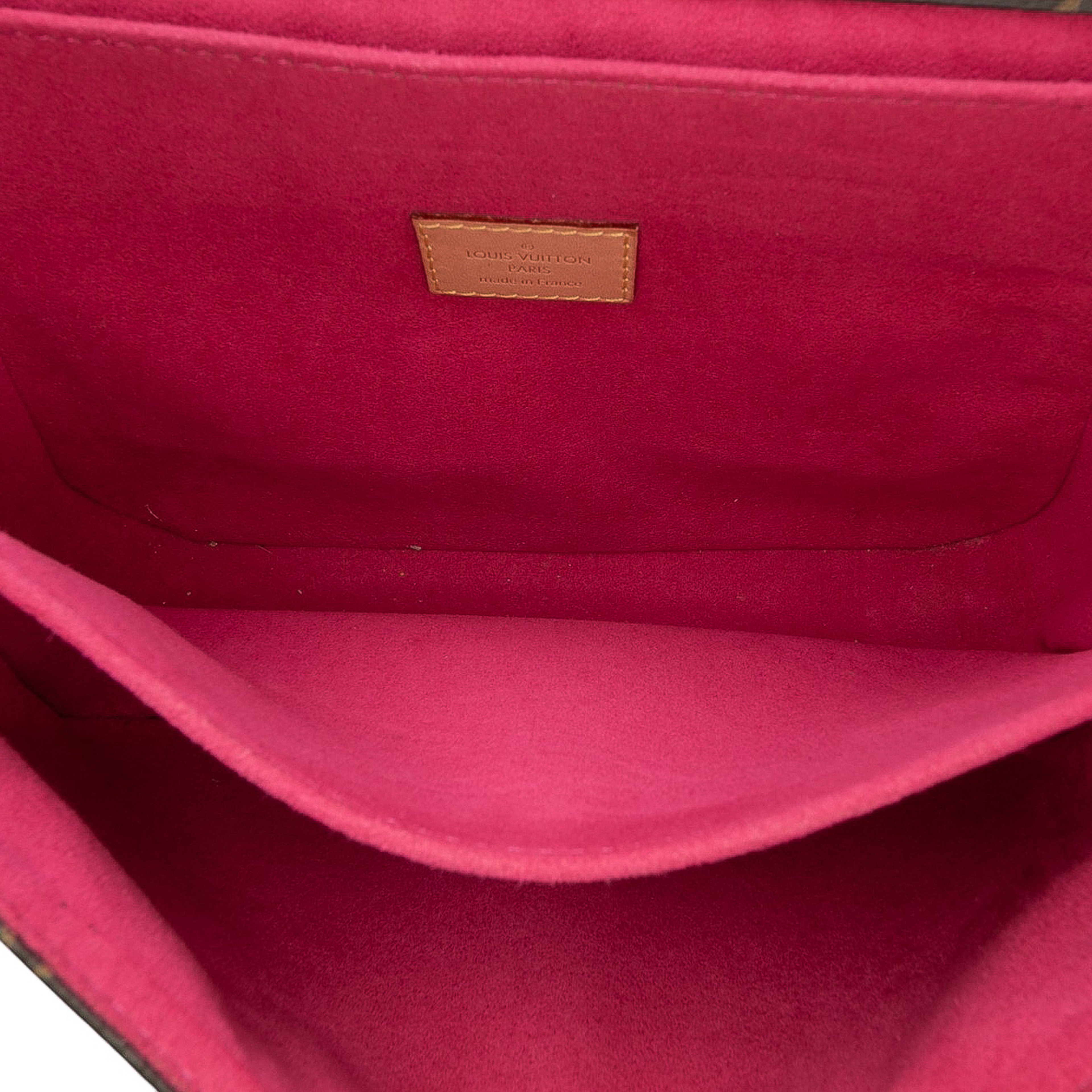 Louis Vuitton Monogram Patches Pochette Metis, från Luxclusif, i färgen brown. Klicka för att öppna bilden i stort format