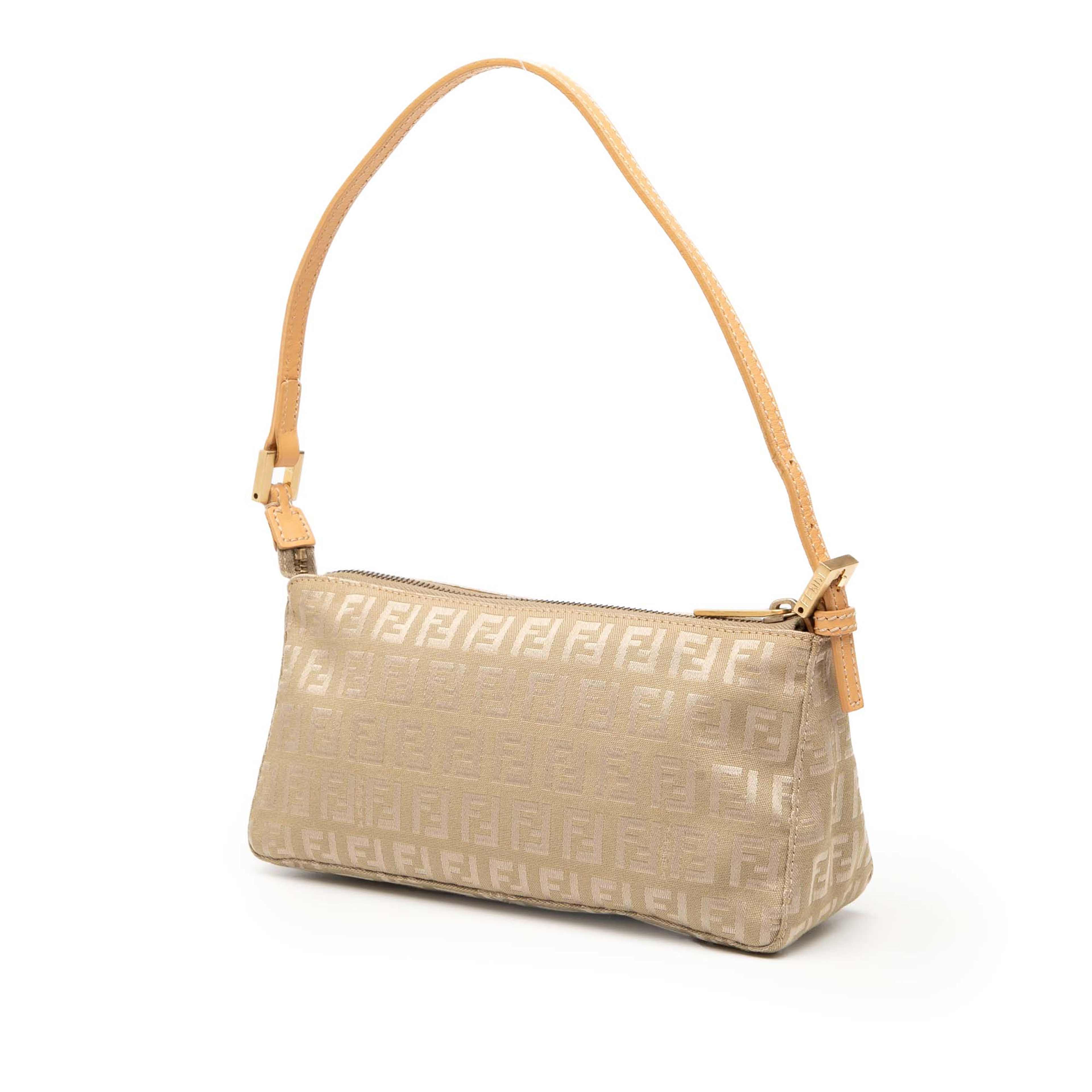 Fendi Zucchino Canvas Pochette, från Luxclusif, i färgen light beige. Klicka för att öppna bilden i stort format