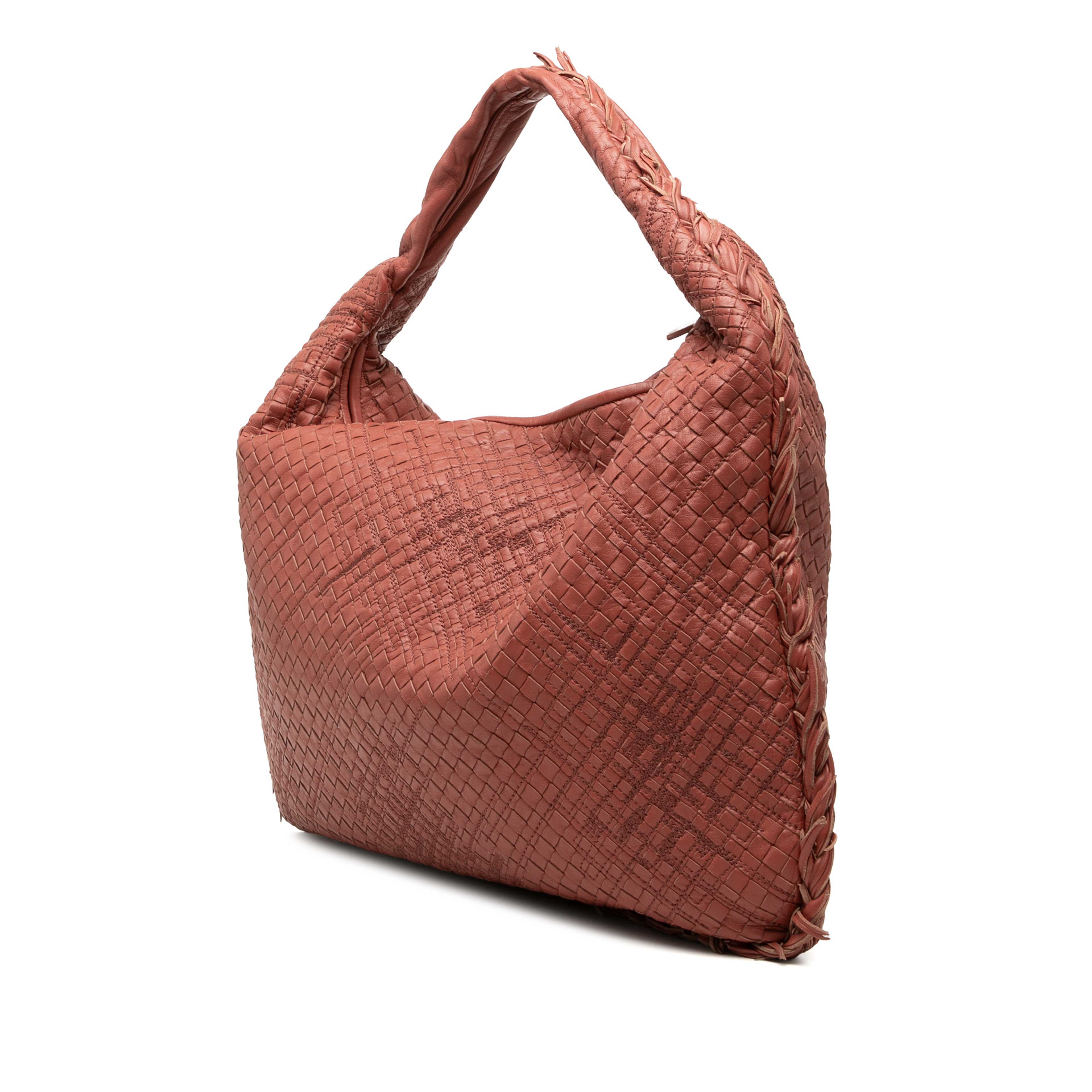Bottega Veneta Large Nappa Intrecciato Veneta Hobo, från Luxclusif, i färgen brick. Klicka för att öppna bilden i stort format