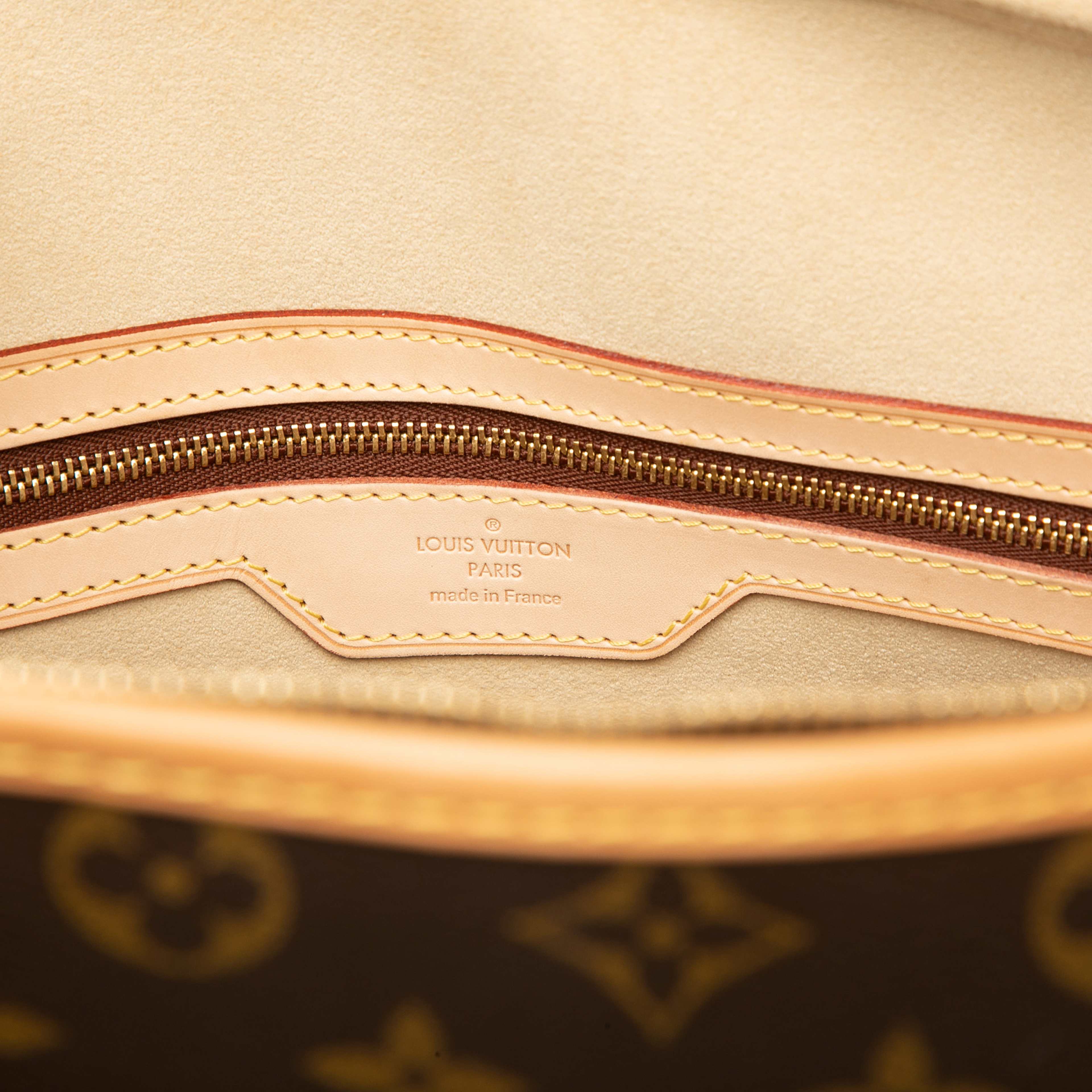 Louis Vuitton Monogram Rivoli Briefcase, från Luxclusif, i färgen brown. Klicka för att öppna bilden i stort format