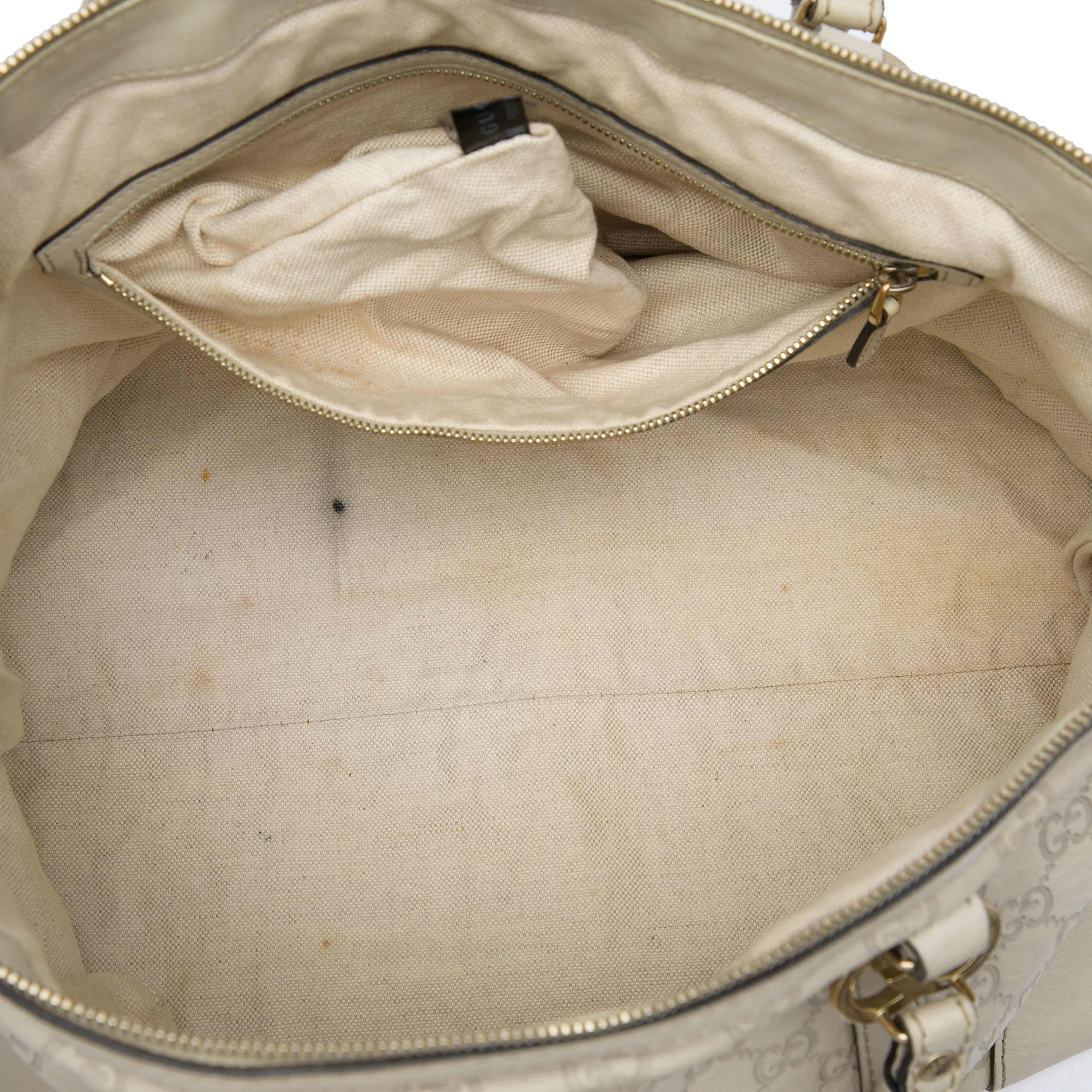 Gucci Guccissima Lovely Tote, från Luxclusif, i färgen vit. Klicka för att öppna bilden i stort format