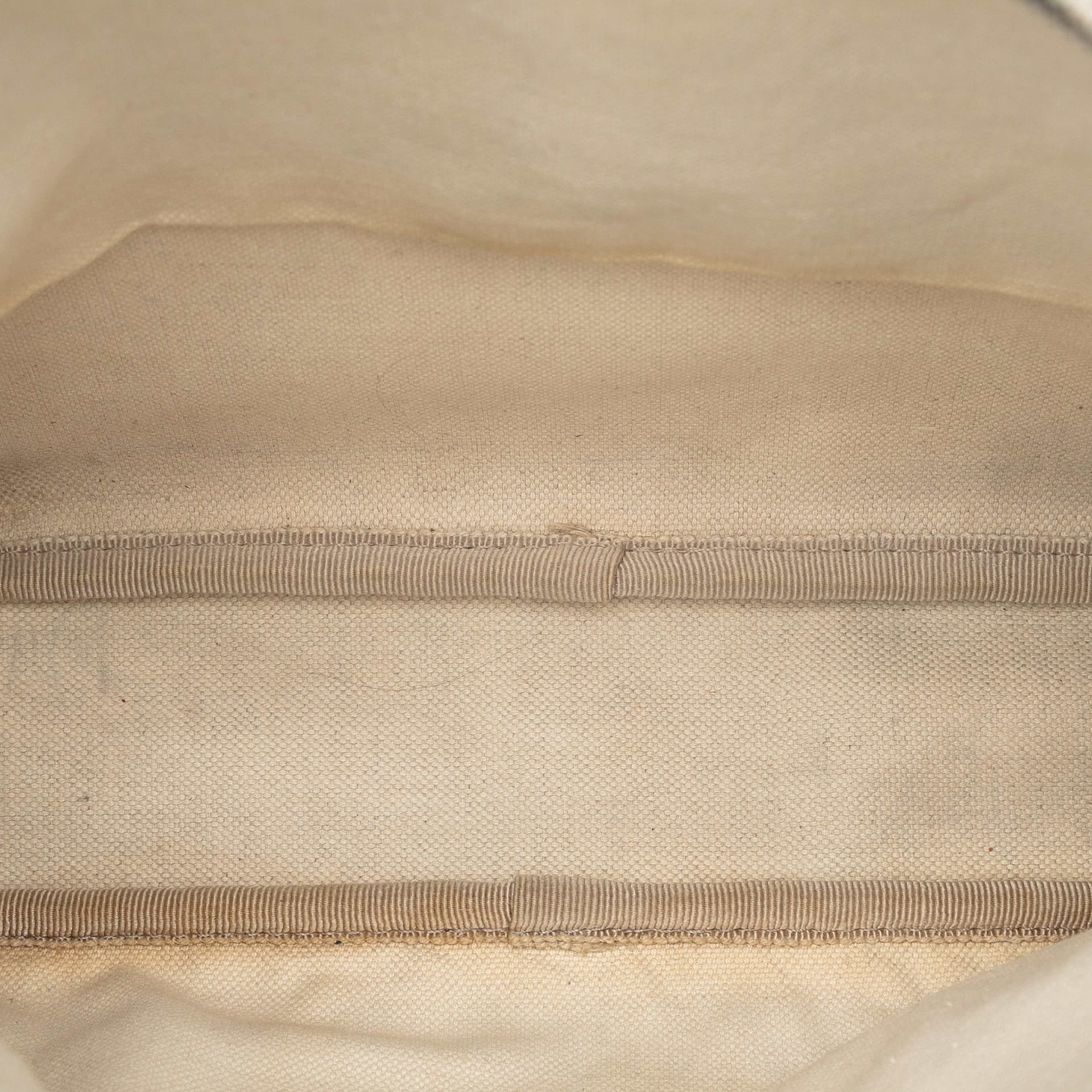 Gucci Gg Supreme Crossbody, från Luxclusif, i färgen beige. Klicka för att öppna bilden i stort format