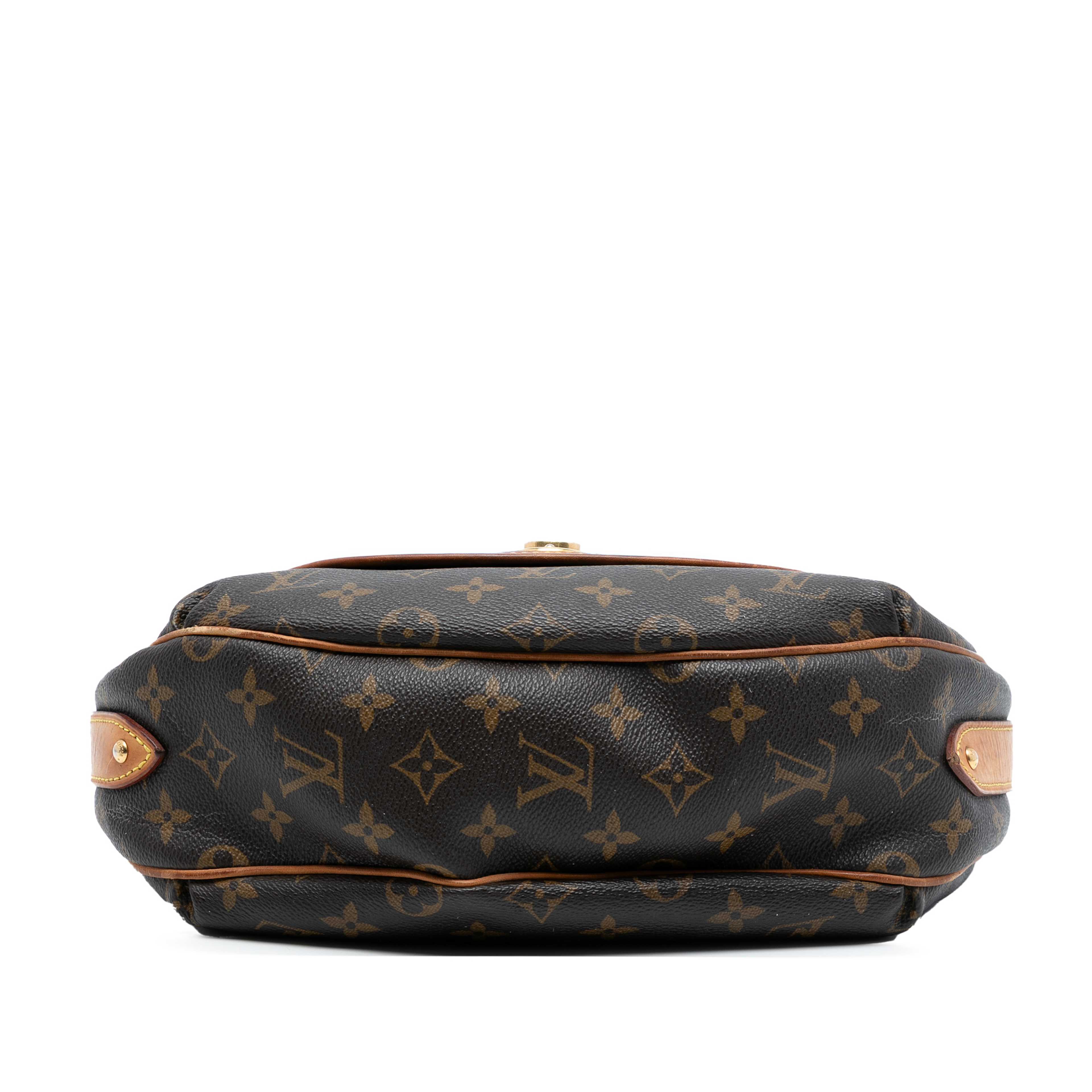Louis Vuitton Monogram Tulum Pm, från Luxclusif, i färgen brown. Klicka för att öppna bilden i stort format